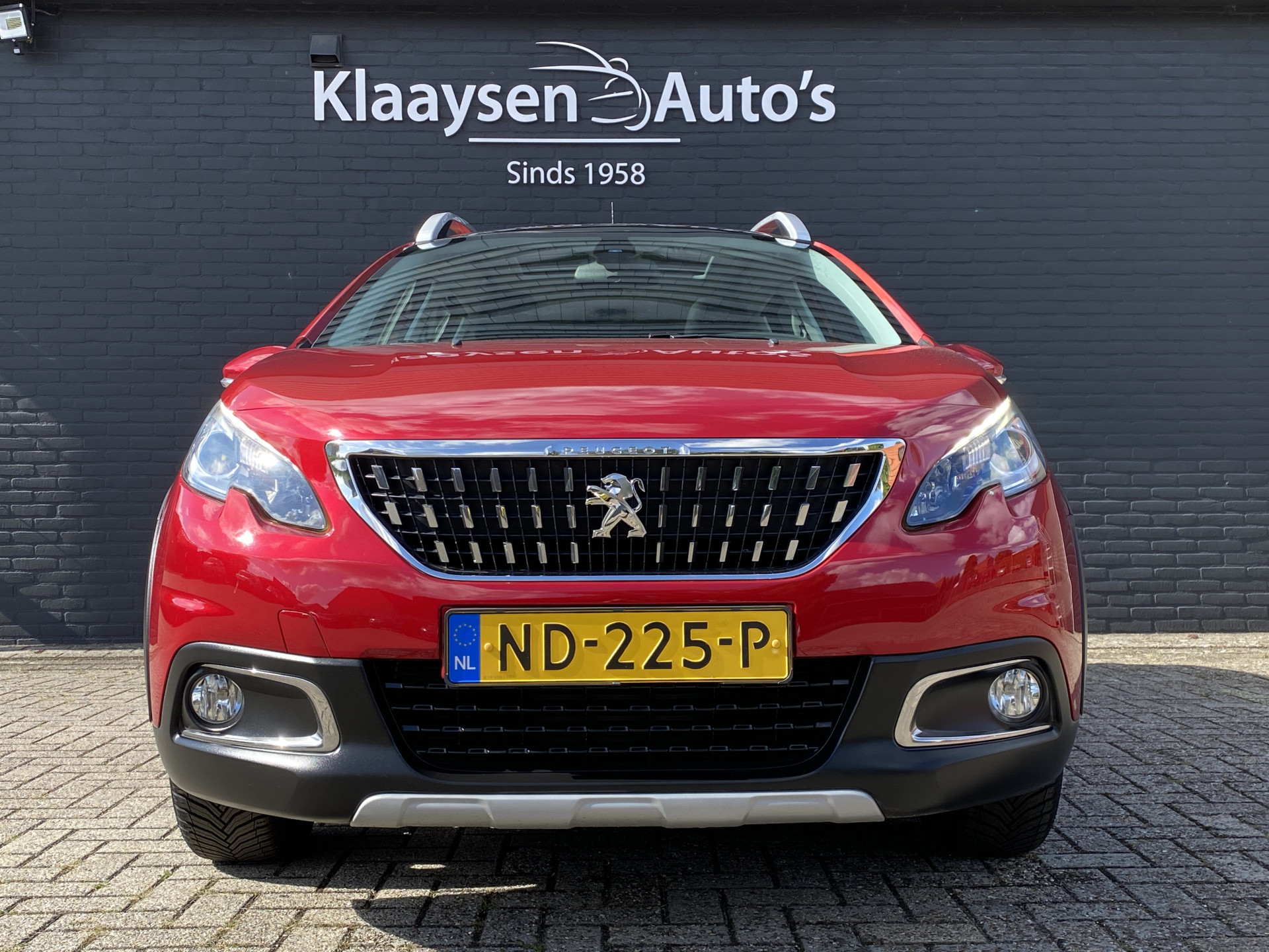 Peugeot 2008 1.2 PureTech Allure AUT. | dealer onderh. | panoramadak | trekhaak | navigatie | cruise control | all season banden