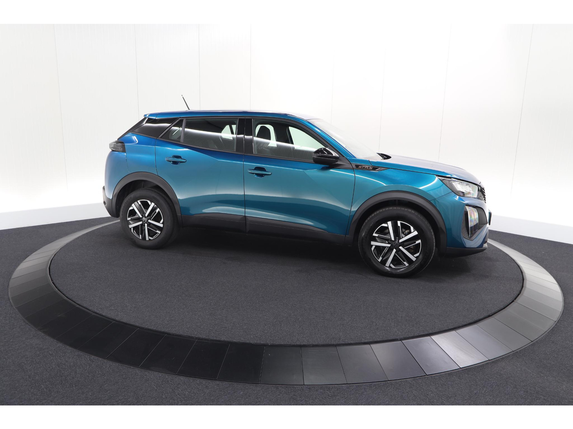 Peugeot 2008 Hybrid 136 e-DCS6 Style | Apple Carplay | Parkeersensoren | Climate control