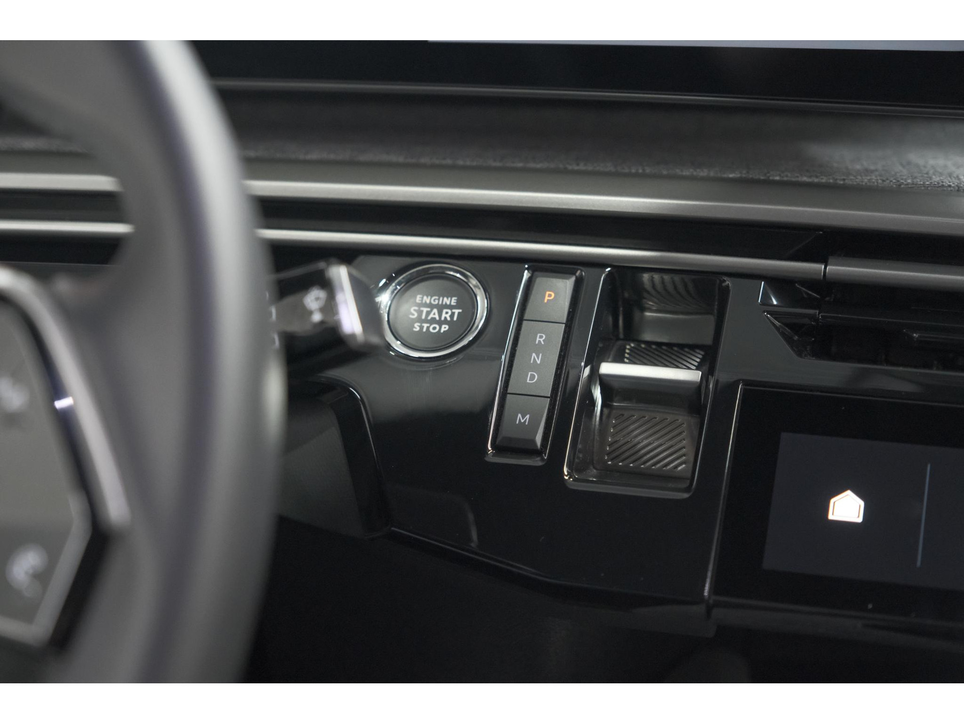 Peugeot 5008 1.2 Hybrid 136 e-DCS6 Allure | 7 Zitplaatsen | Camera | Stoelverwarming | Navigatie