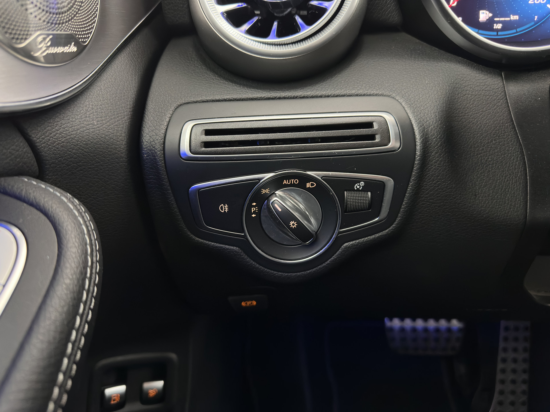 Mercedes-Benz C-klasse 300 e Business Solution AMG Limited ( Plug-In ) (INCL-BTW) *FULL-LEATHER | FULL-LED | BURMESTER | AMBIENT-LIGHT | BLIND-SPOT | HEATED-SPORTSEATS | DIGI-COCKPIT | NAVI-FULLMAP | CAMERA | DAB+ | PRIVACY-GLASS | 18''ALU*