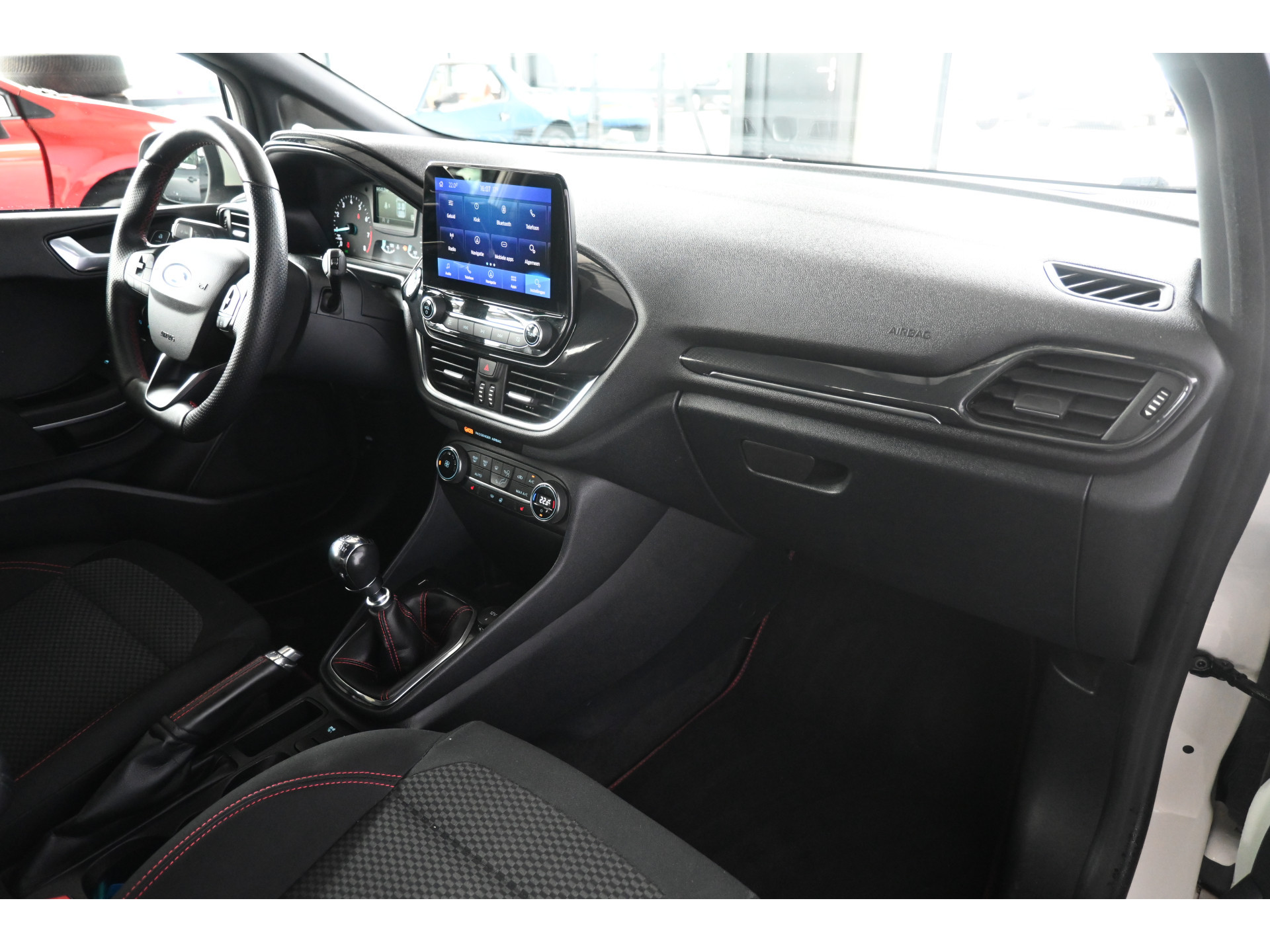 Ford Fiesta 1.0 EcoBoost ST-Line Navigatie Stuur/Stoelverwarming LED Carplay Rijklaarprijs! Inruil Mogelijk!