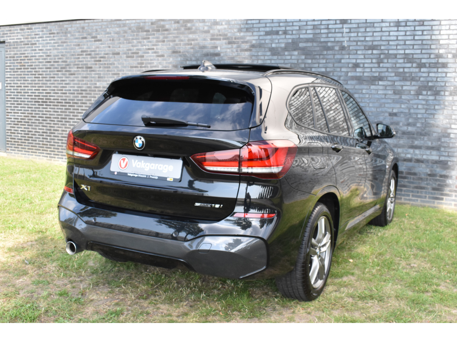 BMW X1 sDrive18i M-Pakket Carplay/Navi Panoradak Automaat Led Stoelverwarming