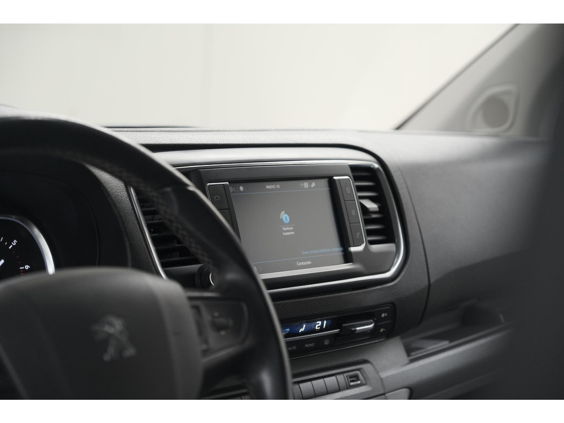 Peugeot Expert 2.0 BlueHDI 180 Automaat Standard Premium | Standkachel | Trekhaak | Head-Up Display | Camera | Apple Carplay | Laadruimte Betimmering