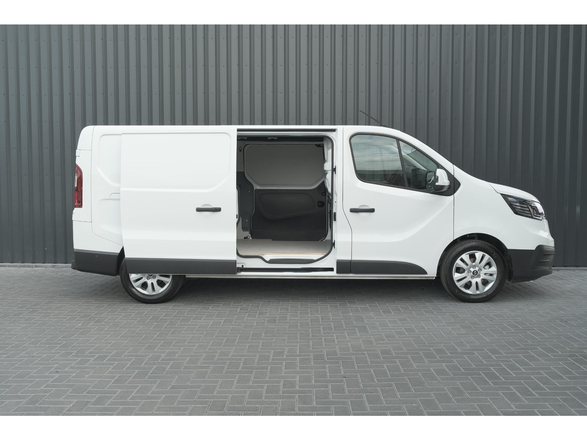 Renault Trafic E-Tech T29 L1H1 Advance 52 kWh | Laadruimte-pakket | Parkeerpakket | 3 fase lader | Camera