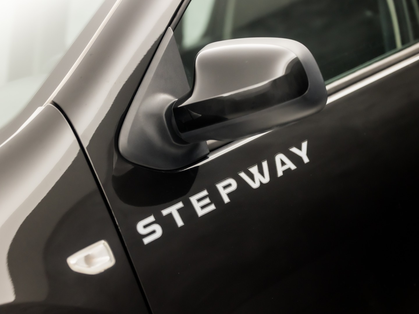 Dacia Sandero 0.9 TCe Stepway Lauréate (NAVIGATIE, AIRCO, LM VELGEN, SPORTSTOELEN, PARKEERSENSOREN, NIEUWSTAAT)