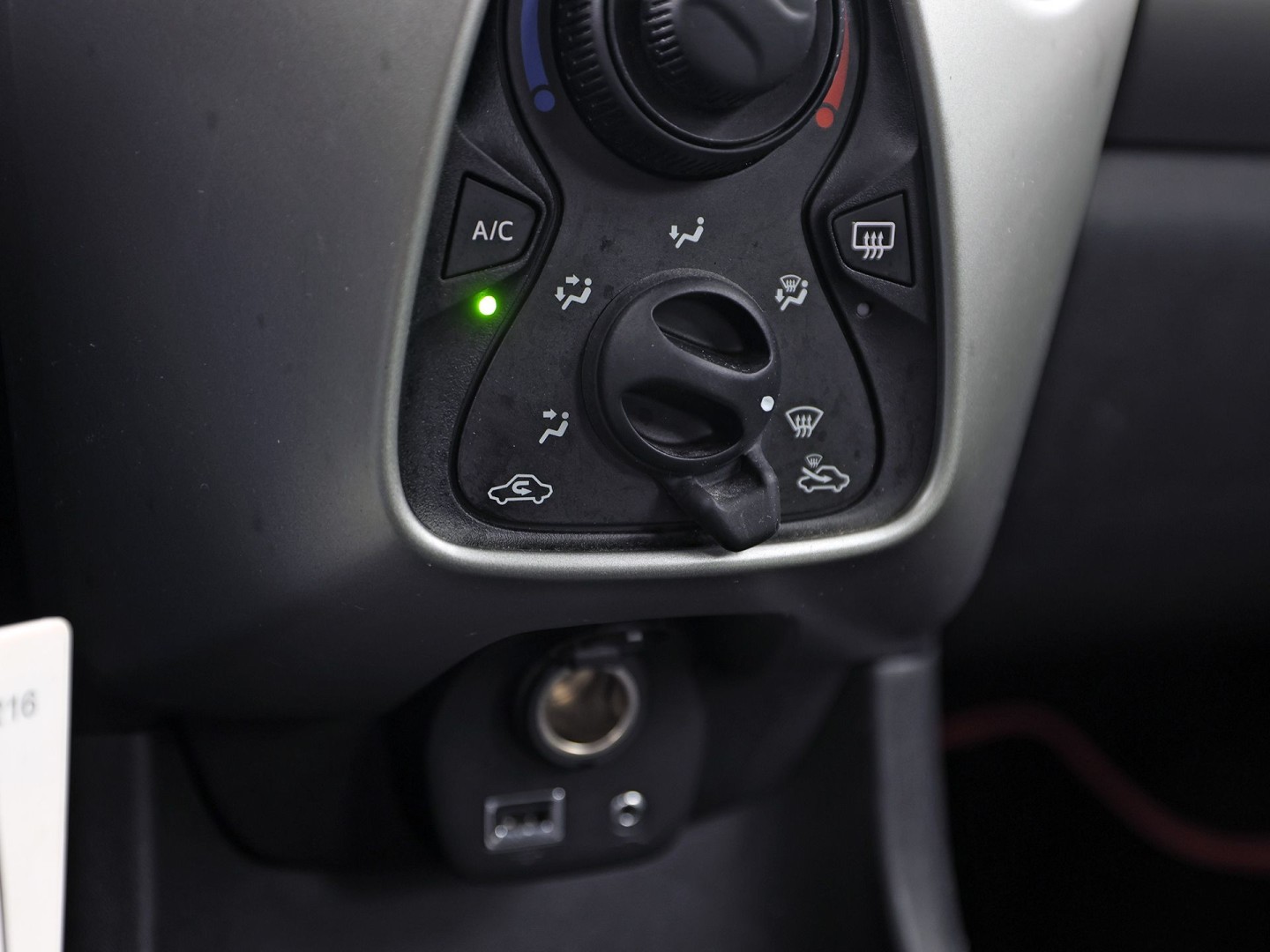 Peugeot 108 1.0 e-VTi Sport (AIRCO, BLUETOOTH, SPORTSTOELEN, ELEK RAMEN, MULTIFUNCTIONEEL STUURWIEL, NIEUWSTAAT)