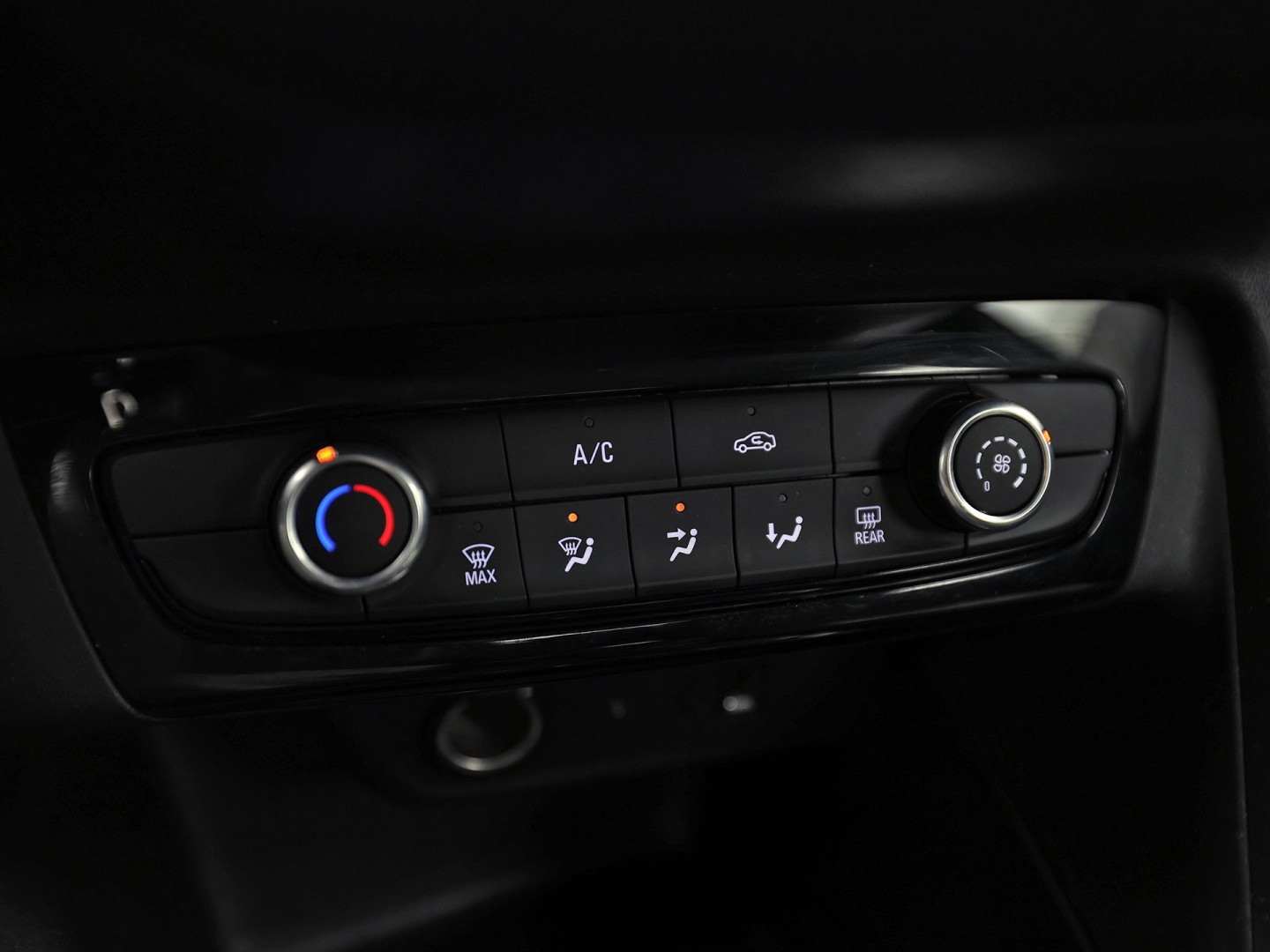 Opel Corsa 1.2 Sport (APPLE CARPLAY, GROOT NAVI, 360 CAMERA, SPORTSTOELEN, LM VELGEN, CRUISE, NIEUWSTAAT)
