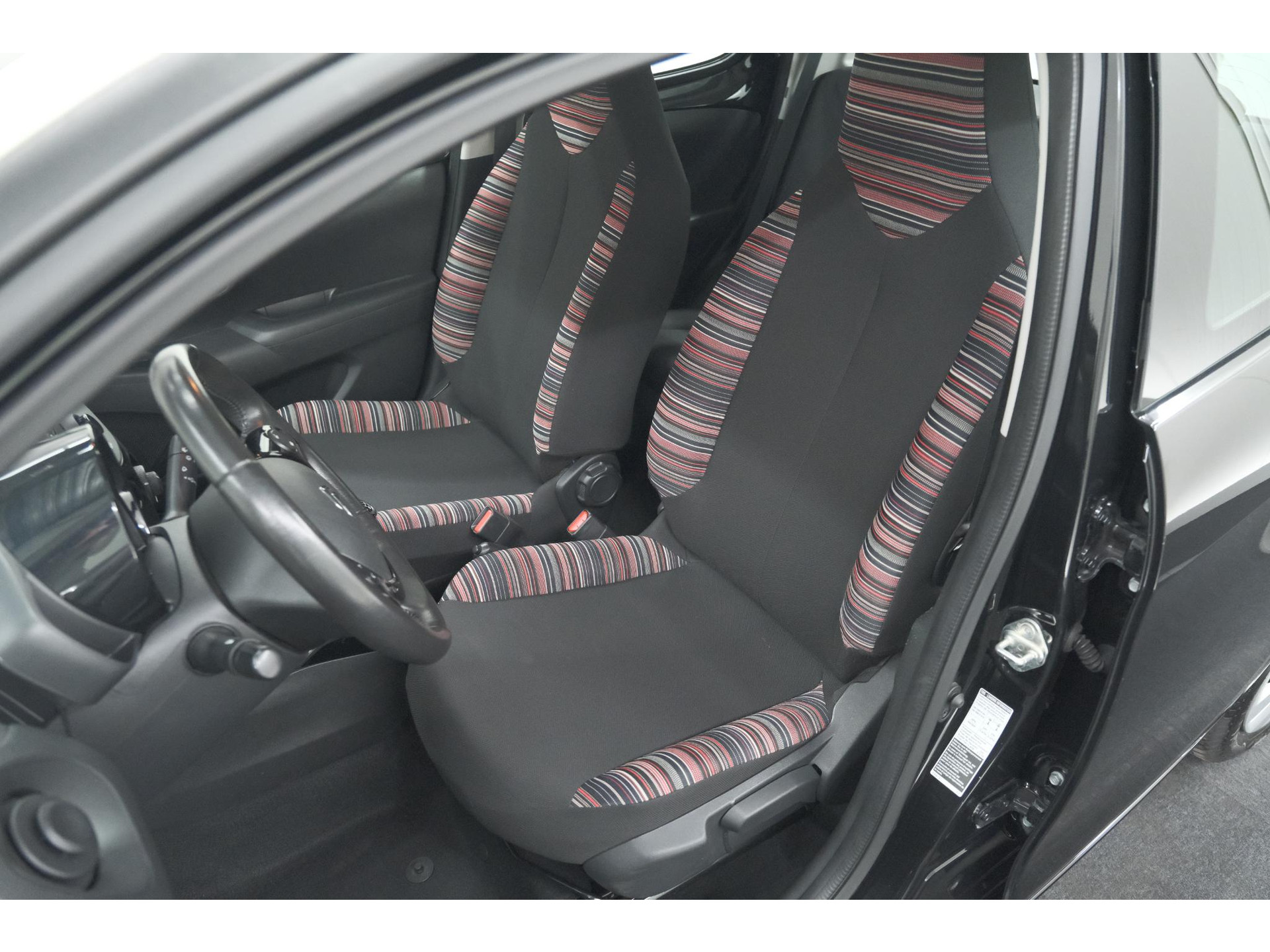 Citroen C1 1.0 VTi Feel | AllSeason banden | Radio | Bluetooth | Airco | 5 Deurs