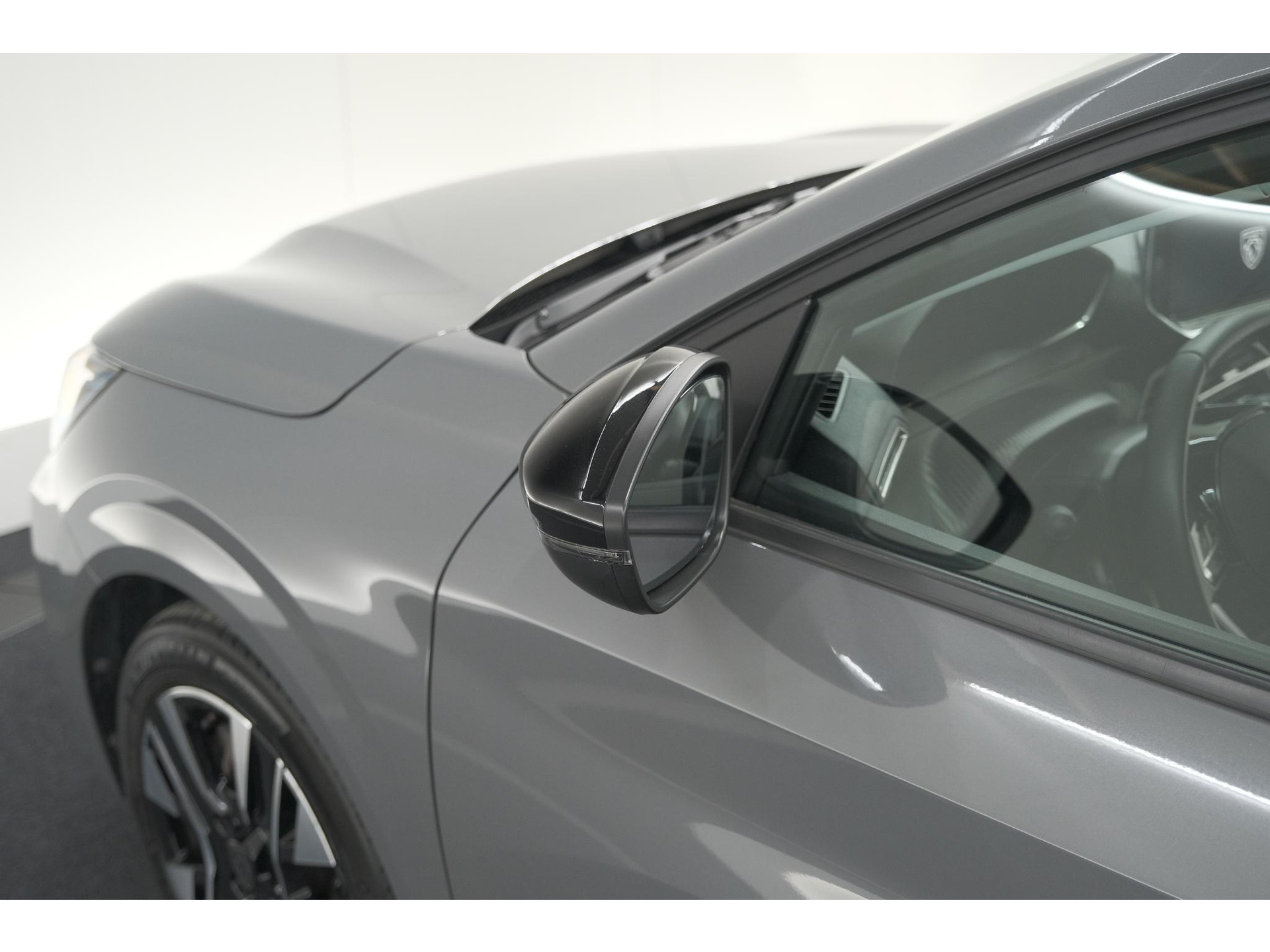 Peugeot 208 PureTech 100 Allure | Gris Selenium | Apple Carplay | Parkeersensoren | Climate Control