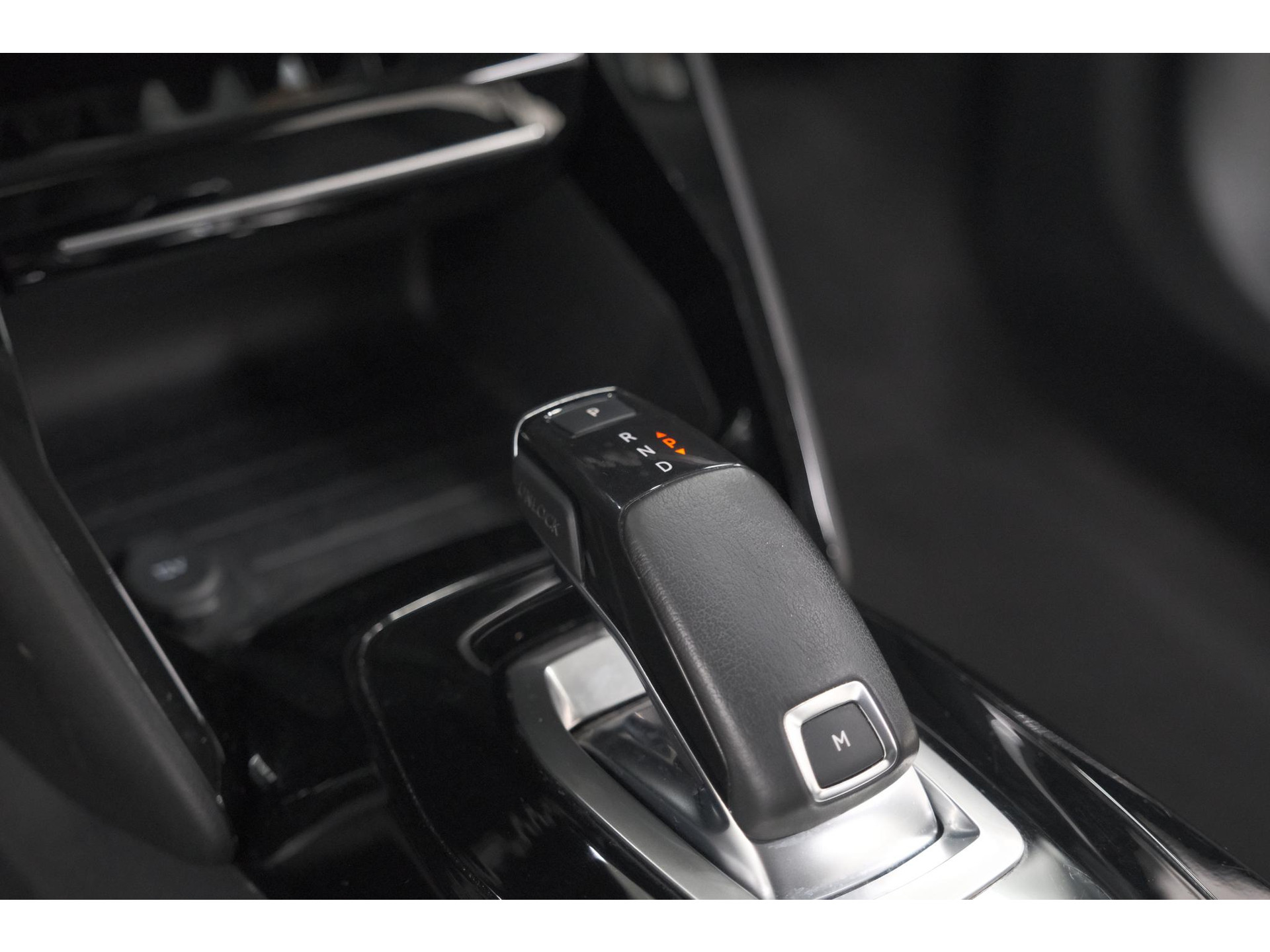 Peugeot 2008 PureTech 130 EAT8 Allure Pack | Stoelverwarming | Adaptieve Cruise Control | Camera