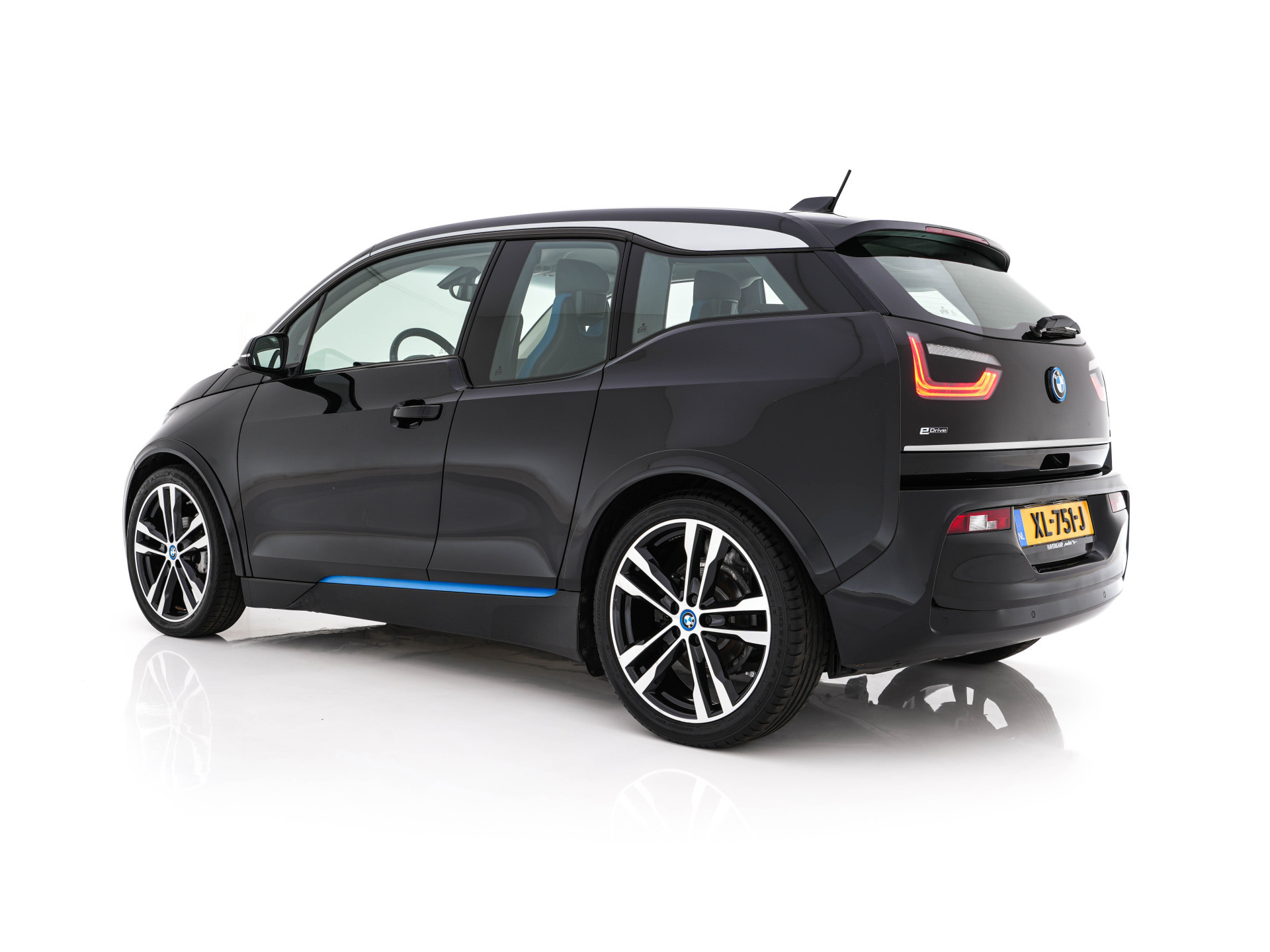 BMW i3 Basis 120Ah Sport 42 kWh [ 3-Fase-11kW ] {SOH-100%} (INCL-BTW) *HEATPUMP | FULL-LED | NAVI-FULLMAP | KEYLESS | COMFORTSEATS | ECC | CCS-FASTLOADER | PDC | DIGI-COCKPIT | CRUISE | 20''ALU*