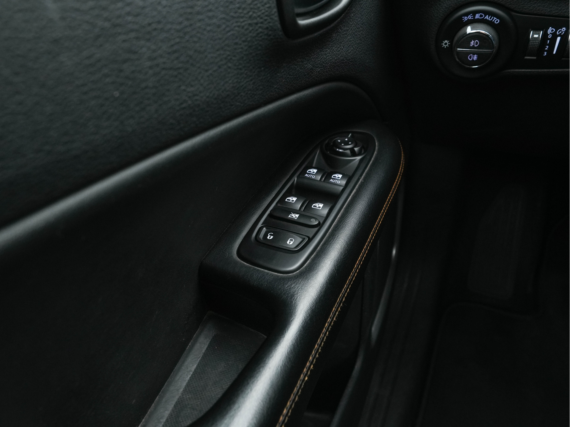 Jeep Compass 1.3T Limited (INCL-BTW) *LEATHER-MICROFIBRE | FULL-LED | NAVI-FULLMAP | KEYLESS | COMFORTSEATS | CAMERA | PRIVACYGLASS | DAB | ECC | PDC | CRUISE | TOWBAR | LANE-ASSIST | CAPRLAY | 18''ALU*