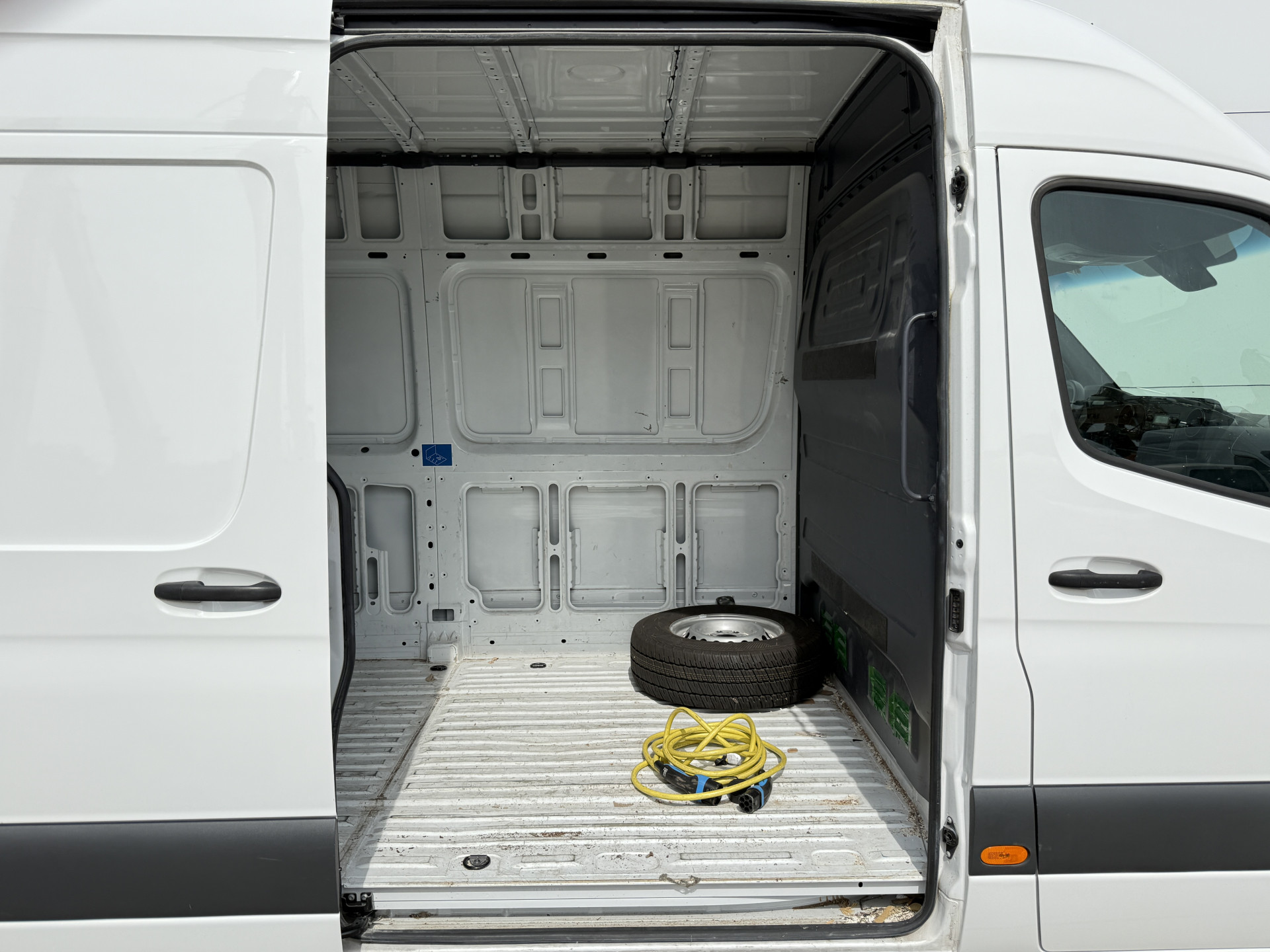 Mercedes-Benz eSprinter eSprinter L2H2 55 kWh L2H2 Elektrisch 168km WLTP 94% (SOH) Snelladen Laadkabel Climate Control Stoelverwarming