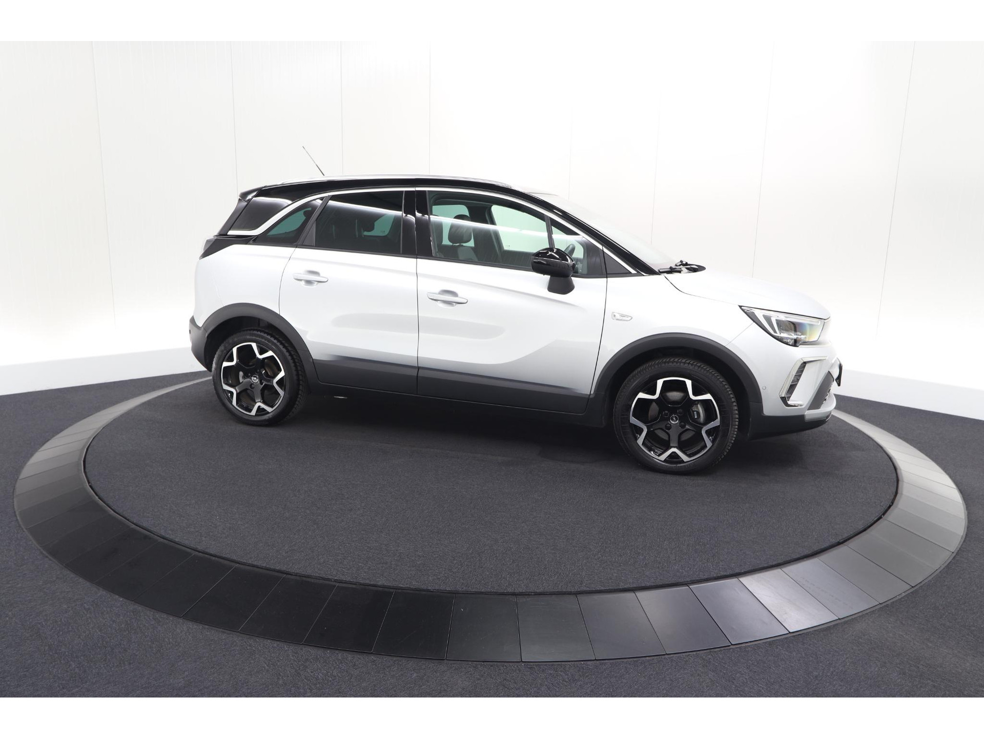 Opel Crossland 1.2 Turbo Ultimate | Camera | Dodehoekdetectie | Comfort Pakket | Apple Carplay