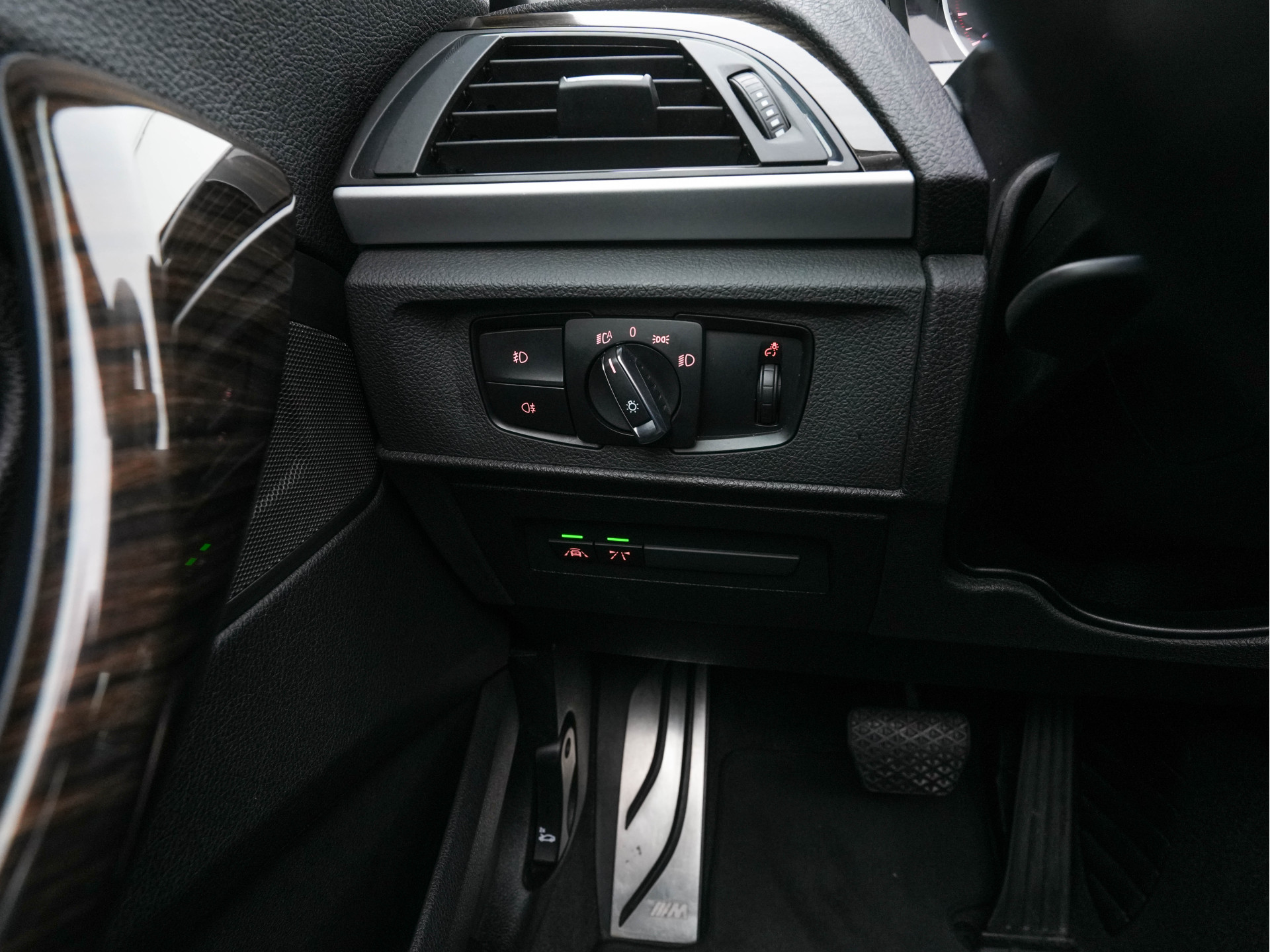 BMW 2-serie Cabrio 220d Sport M-Sportpack Aut. *LEATHER | BI-XENON | HARMAN/KARDON-AUDIO | MEMORY-PACK | HEATED-SPORTSEATS | NAVI-FULLMAP | DAB+ | ECC | PDC | AIRSCARF | LANE-ASSIST | 19''ALU*