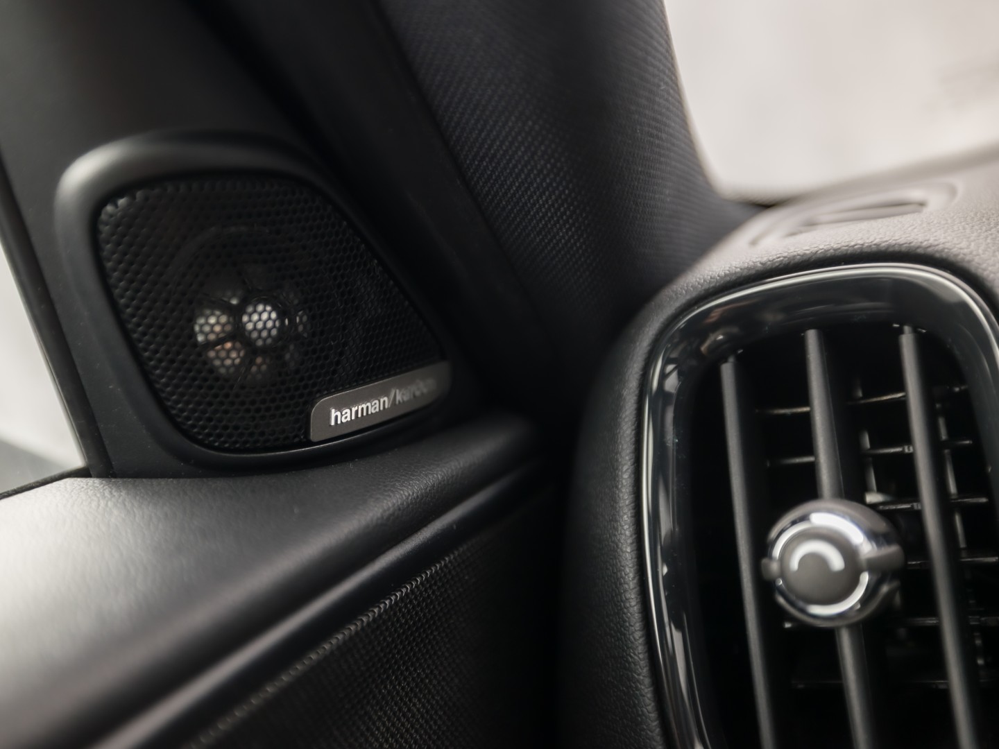 MINI Countryman 2.0 Cooper S John Cooper Works Chili 192Pk Automaat (PANORAMADAK, GROOT NAVI, LEDER, HARMAN/KARDON, CAMERA, STOELVERWARMING, SPORTSTOELEN, GETINT GLAS, NIEUWSTAAT)