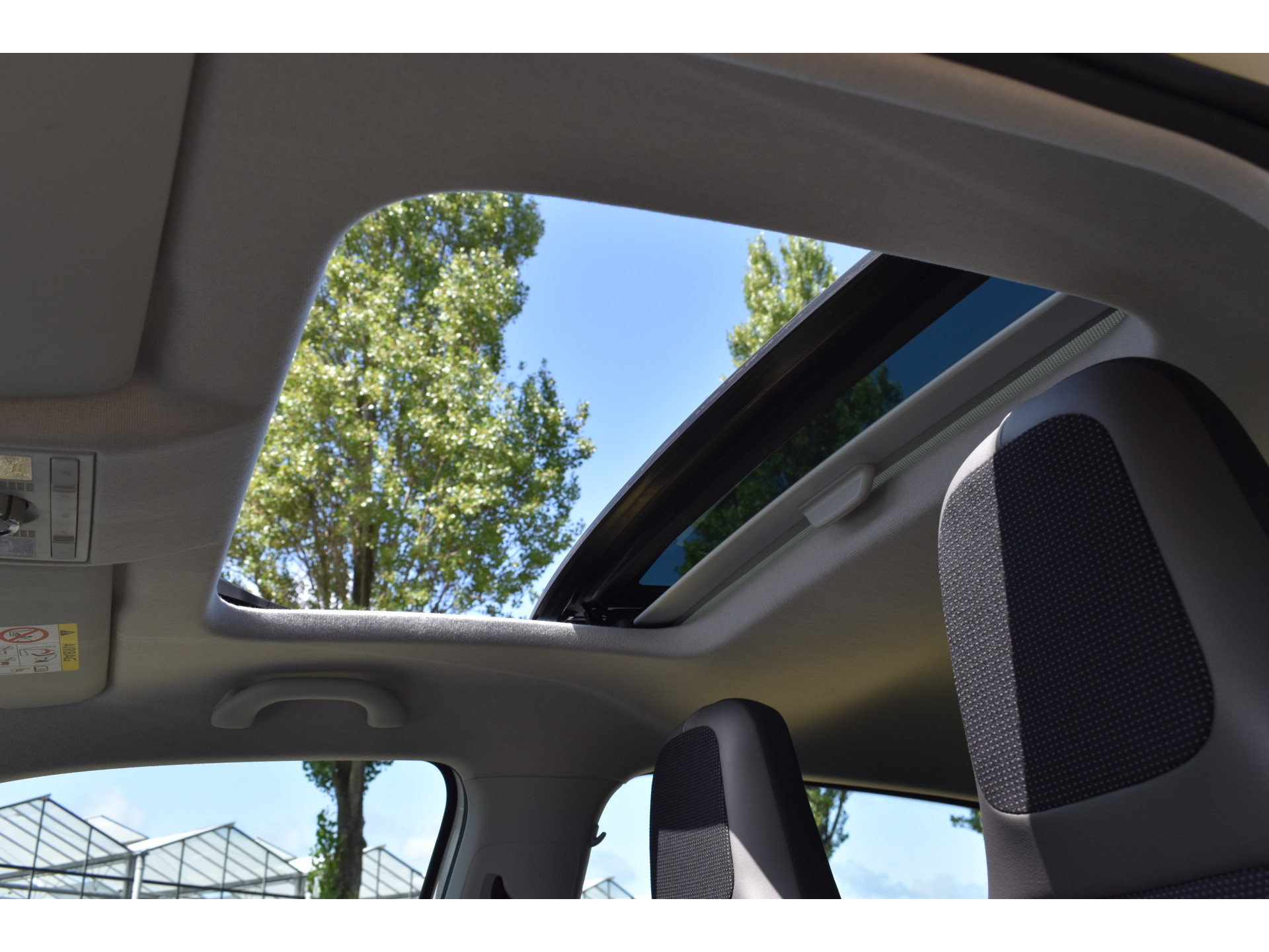 Volkswagen Up! 1.0 high up! BlueMotion Panodak Navigatie Pdc Lage km-stand