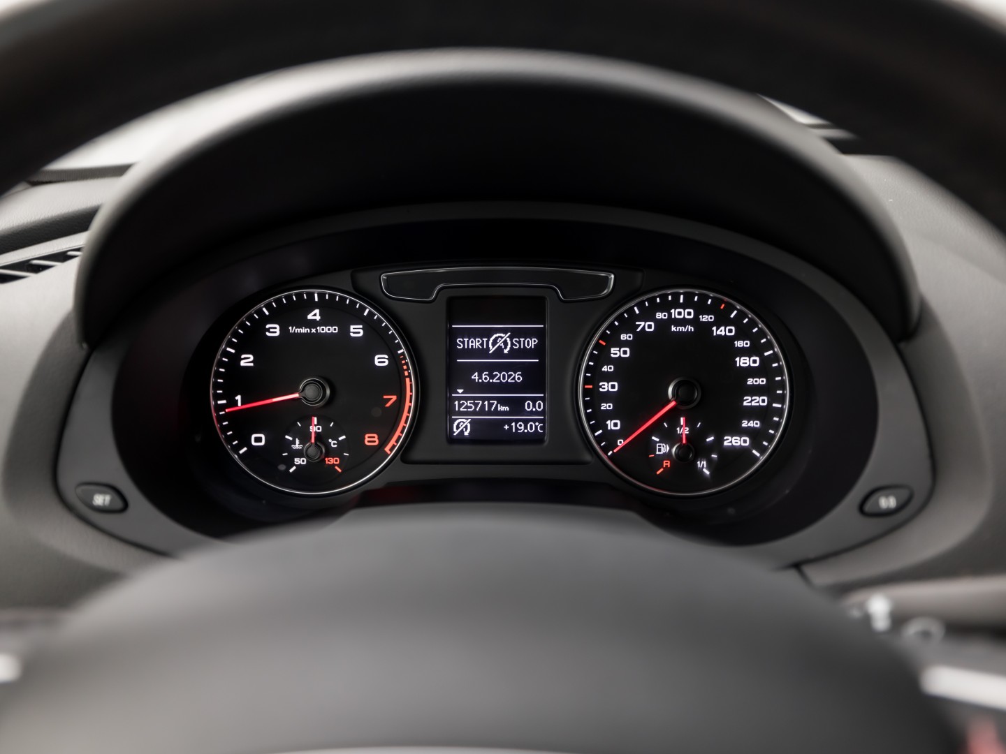 Audi Q3 1.4 TFSI Sport 150Pk Automaat (NAVIGATIE, CLIMATE, STOELVERWARMING, GETINT GLAS, SPORTSTOELEN, BLUETOOTH, NIEUWE APK, NIEUWSTAAT)