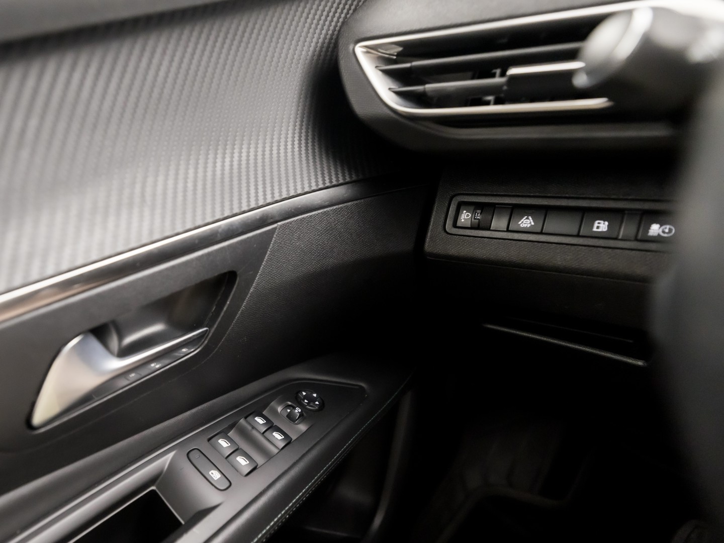 Peugeot 3008 1.6 HYbrid 225 Allure Sport 225Pk Automaat (APPLE CARPLAY, GROOT NAVI, 360 CAMERA, LEDER, KEYLESS, SPORTSTOELEN, GETINT GLAS, LANE ASSIST, NIEUWSTAAT)