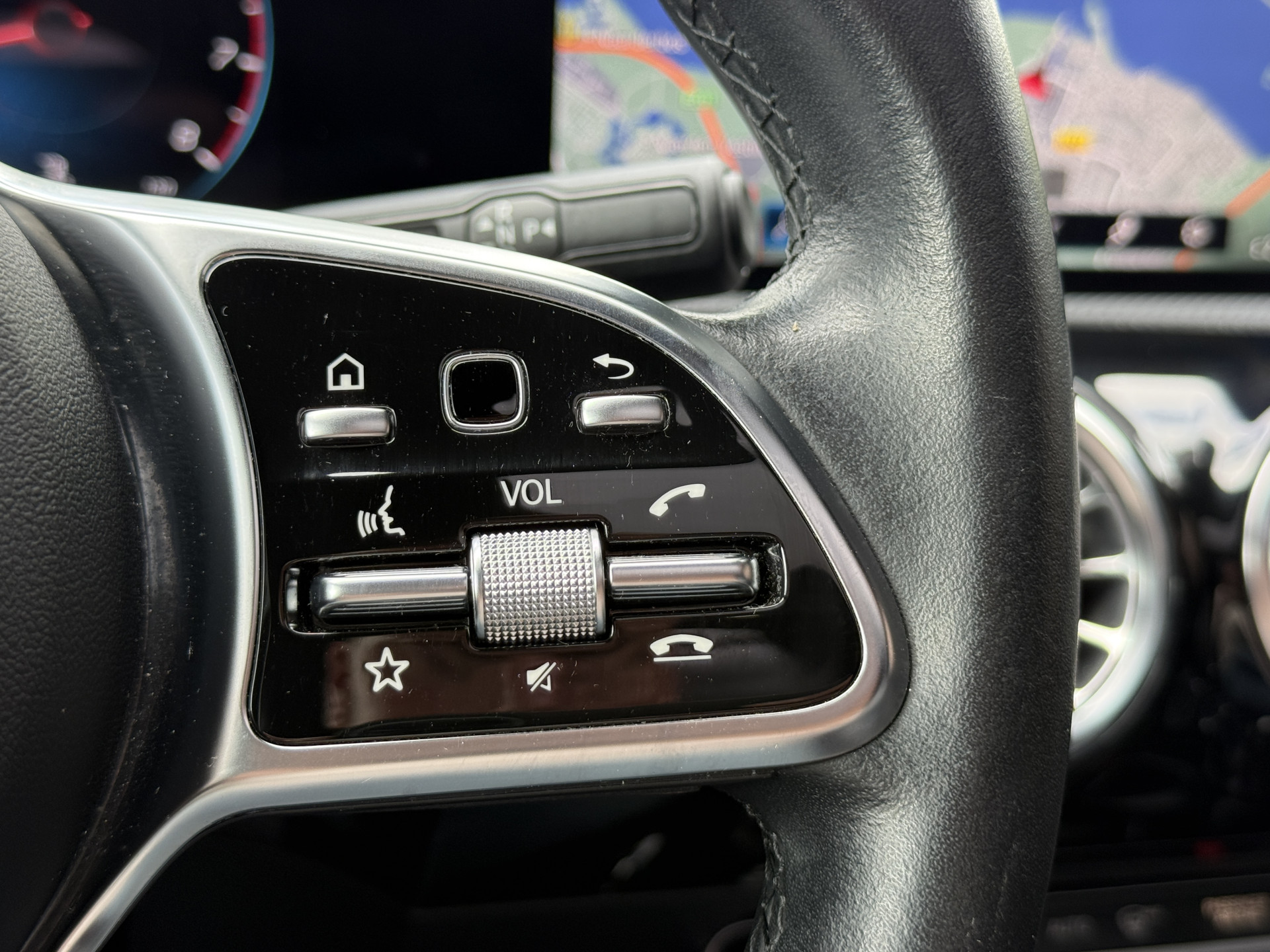 Mercedes-Benz CLA-klasse Shooting Brake 180 Luxury Line | Panoramadak | Leder | Camera | Sfeerverlichting