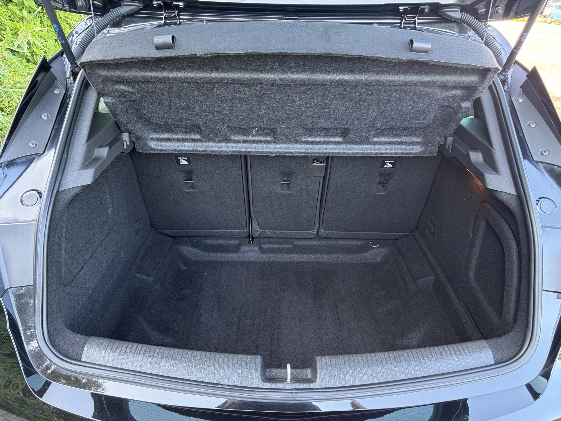 Opel Astra 1.2 Launch Elegance 2e Eigenaar,Camera,Stoelverw-Stuurverw,110pk,Navi,Carplay,Halfleder,Elekt.Stoel,6 Bak,Clima,Cruise,Lm velgen,Pdc V+A,N.A.P,Net beurt gehad,Apk tot 09-2028