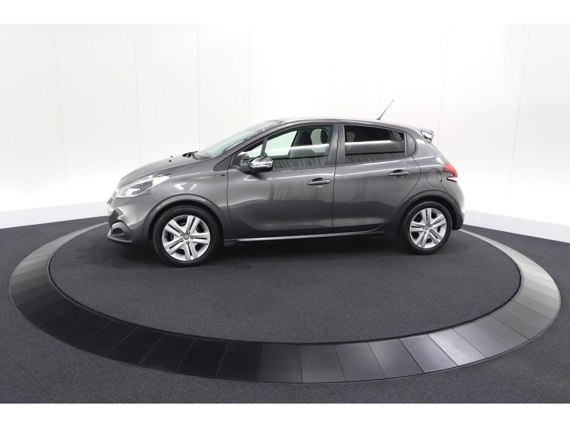 Peugeot 208 PureTech 82 Signature | Parkeersensoren | Apple Carplay | Navigatie