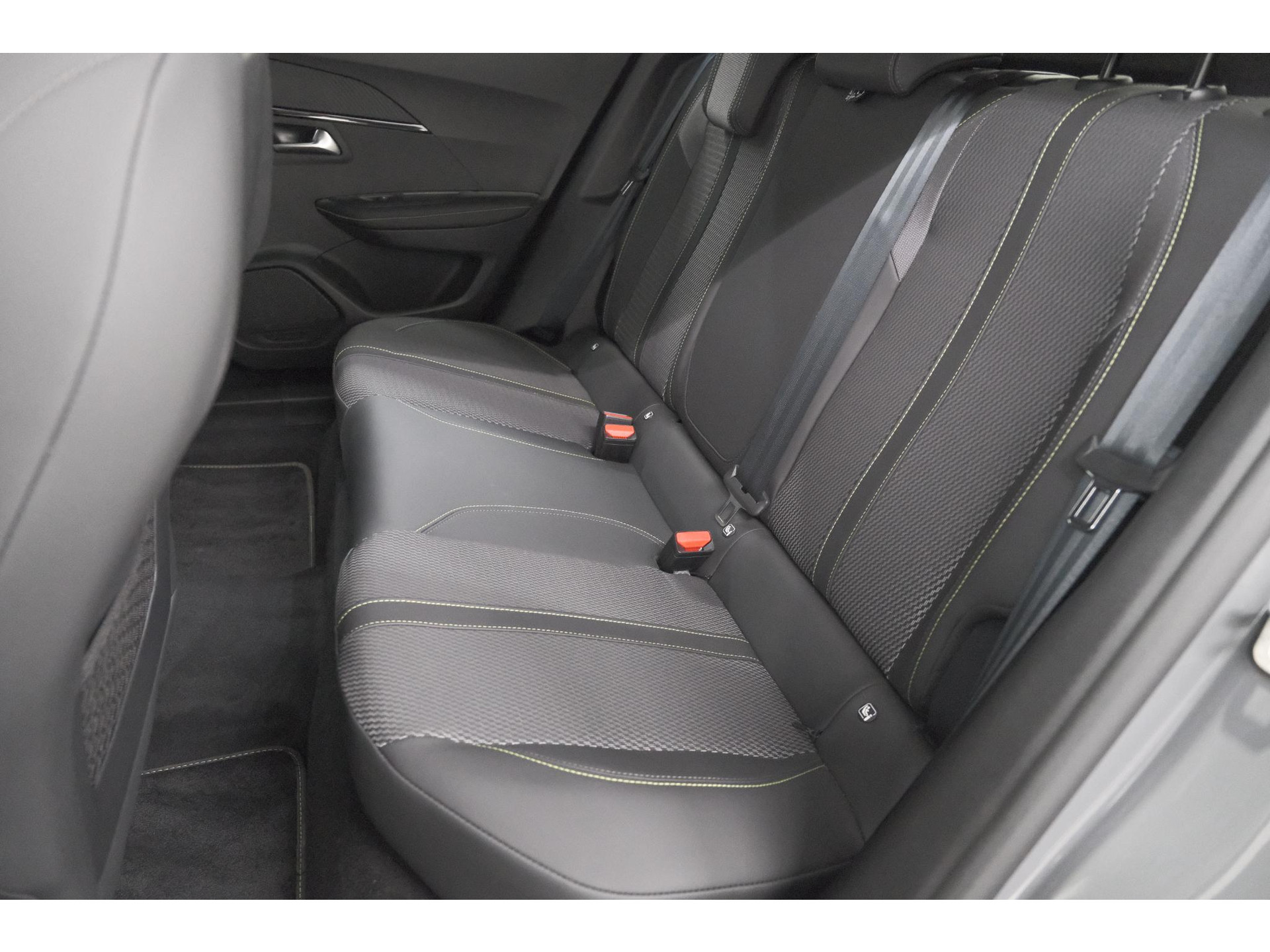 Peugeot 2008 1.2 Hybrid 136 GT | 360 Camera | Adaptieve Cruise Control | Navigatie | Dodehoekdetectie