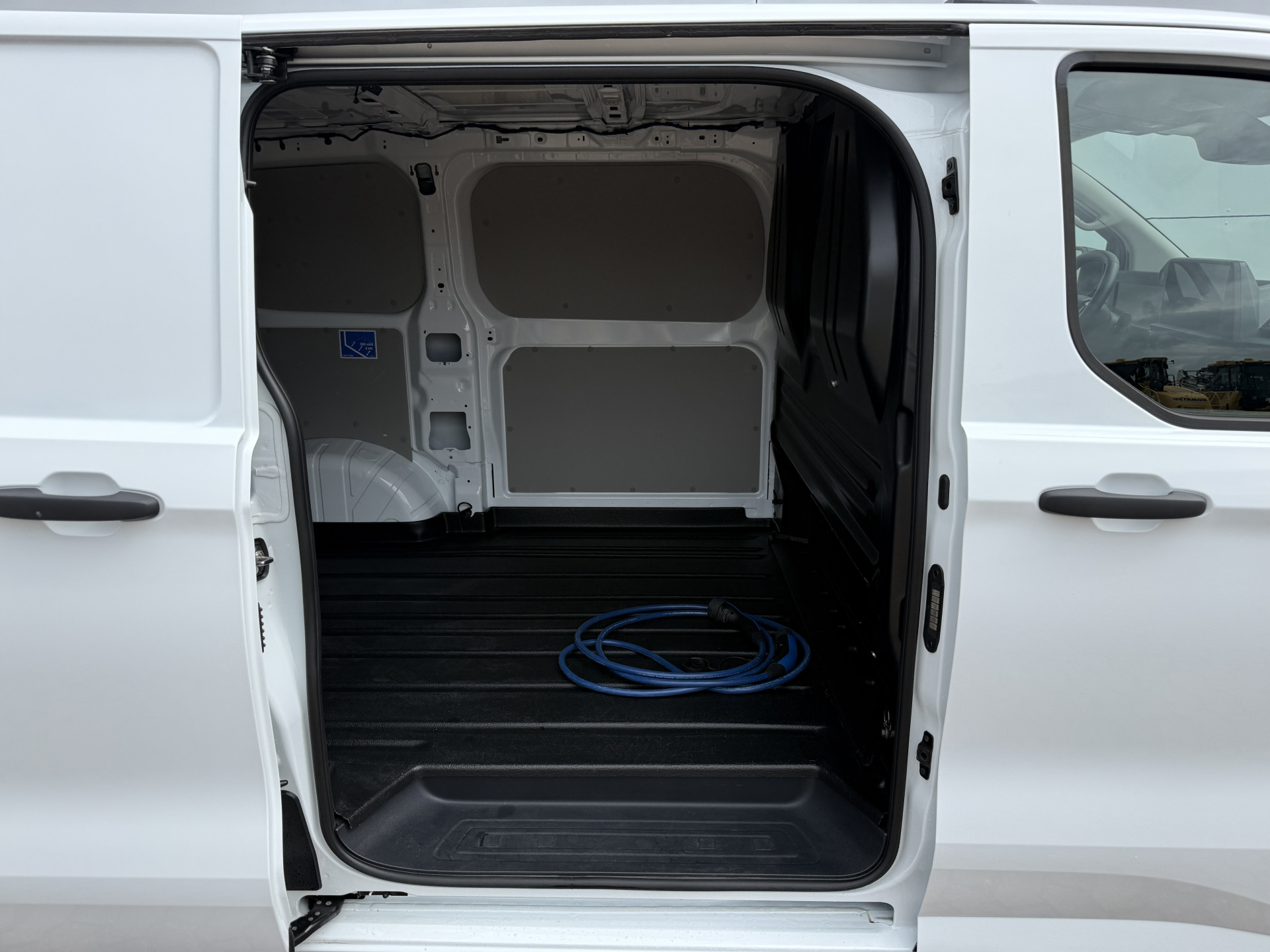 Ford e-Transit Custom 65kWh 136PK Elektrisch L1 344KM WLTP 2300kg Trekvermogen BEV Snelladen LED ACC Camera Carplay Parkeersensoren v+a