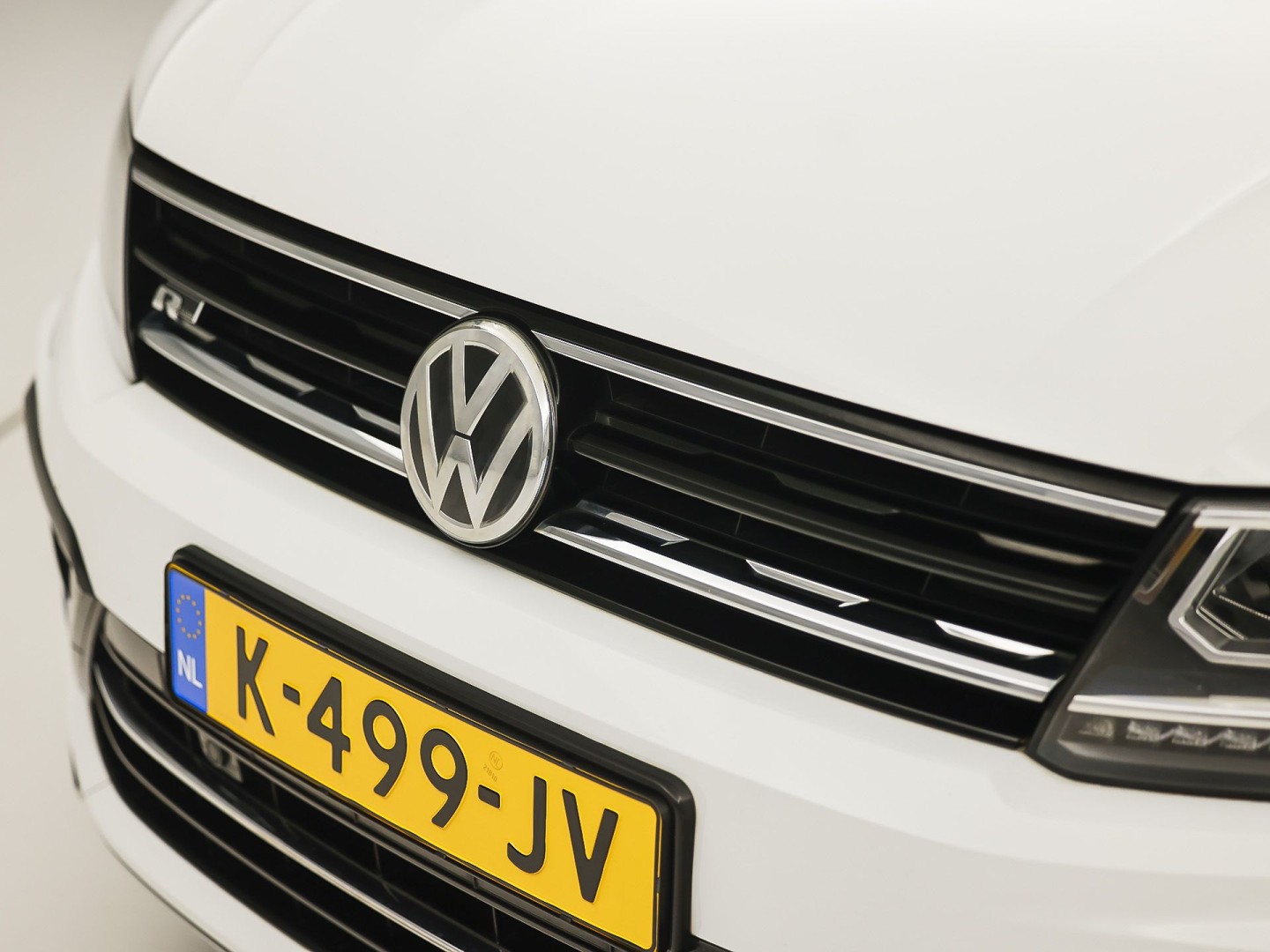 Volkswagen Tiguan 1.4 TSI 4Motion R-Line Sport 150Pk Automaat (VIRTUAL COCKPIT, APPLE CARPLAY, MODE KNOP, GROOT NAVI, ALCANTARA, STOELVERWARMING, SPORTSTOELEN, GETINT GLAS, ADAPTIVE CRUISE, NIEUWSTAAT)
