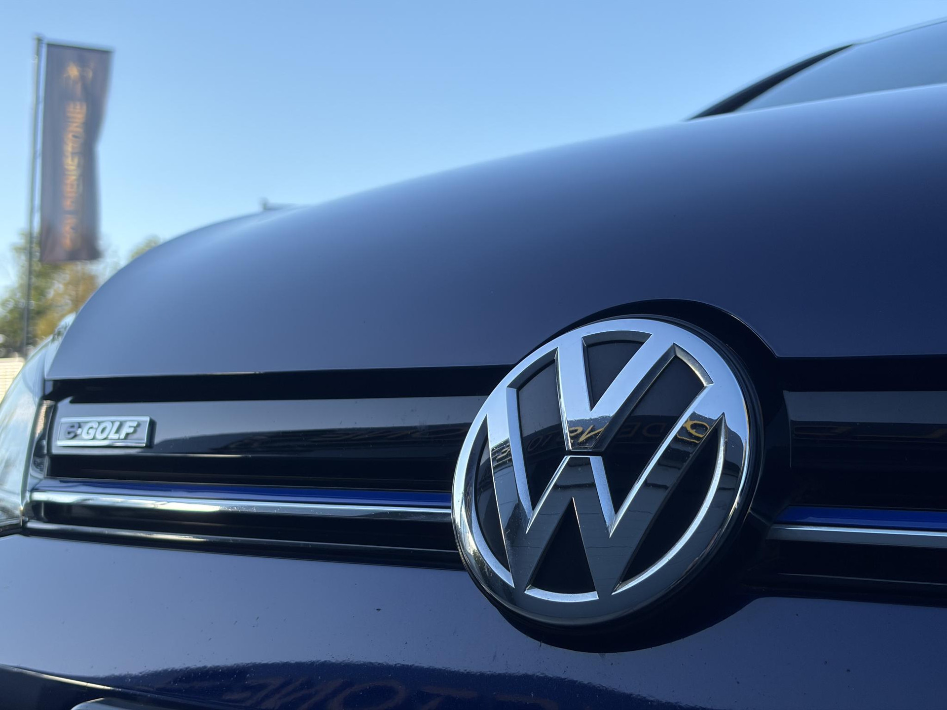 Volkswagen e-Golf e-Golf ✓SOH 88.57%✓Carplay✓Navi✓Leder✓Clima✓Cruise✓Pdc V+A✓LED✓16'' Lm velgen✓N.A.P✓Apk tot 02-2027