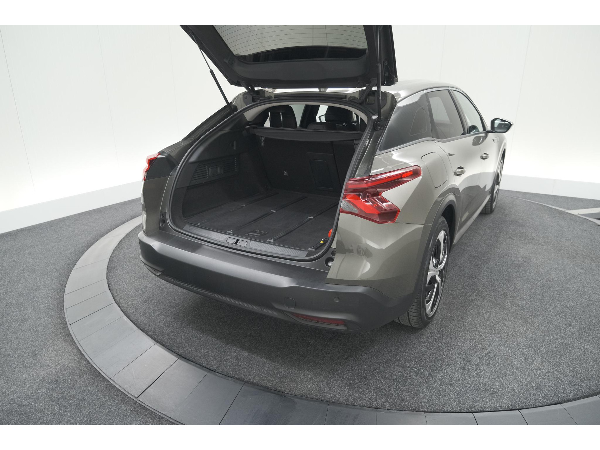 Citroen C5 X 1.6 Plug-in Hybrid 225 Business | Parkeersensoren | Navigatie | Apple Carplay