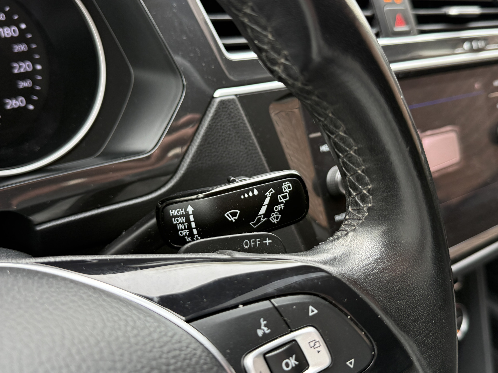 Volkswagen Tiguan 1.5 TSI ACT Comfortline | Apple Carplay | ACC | Trekaak | Draadloze lader