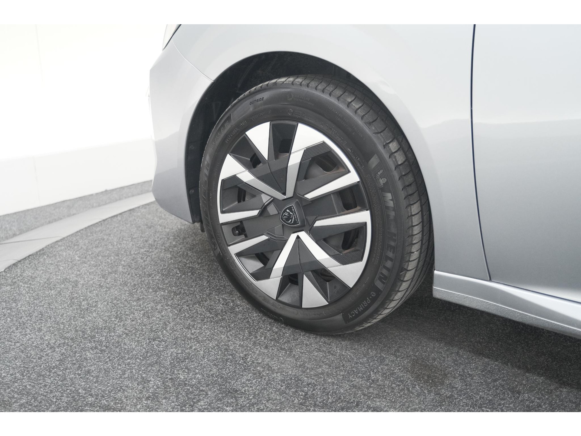 Peugeot 208 PureTech 100 Active | Parkeersensoren | Navigatie | Apple Carplay