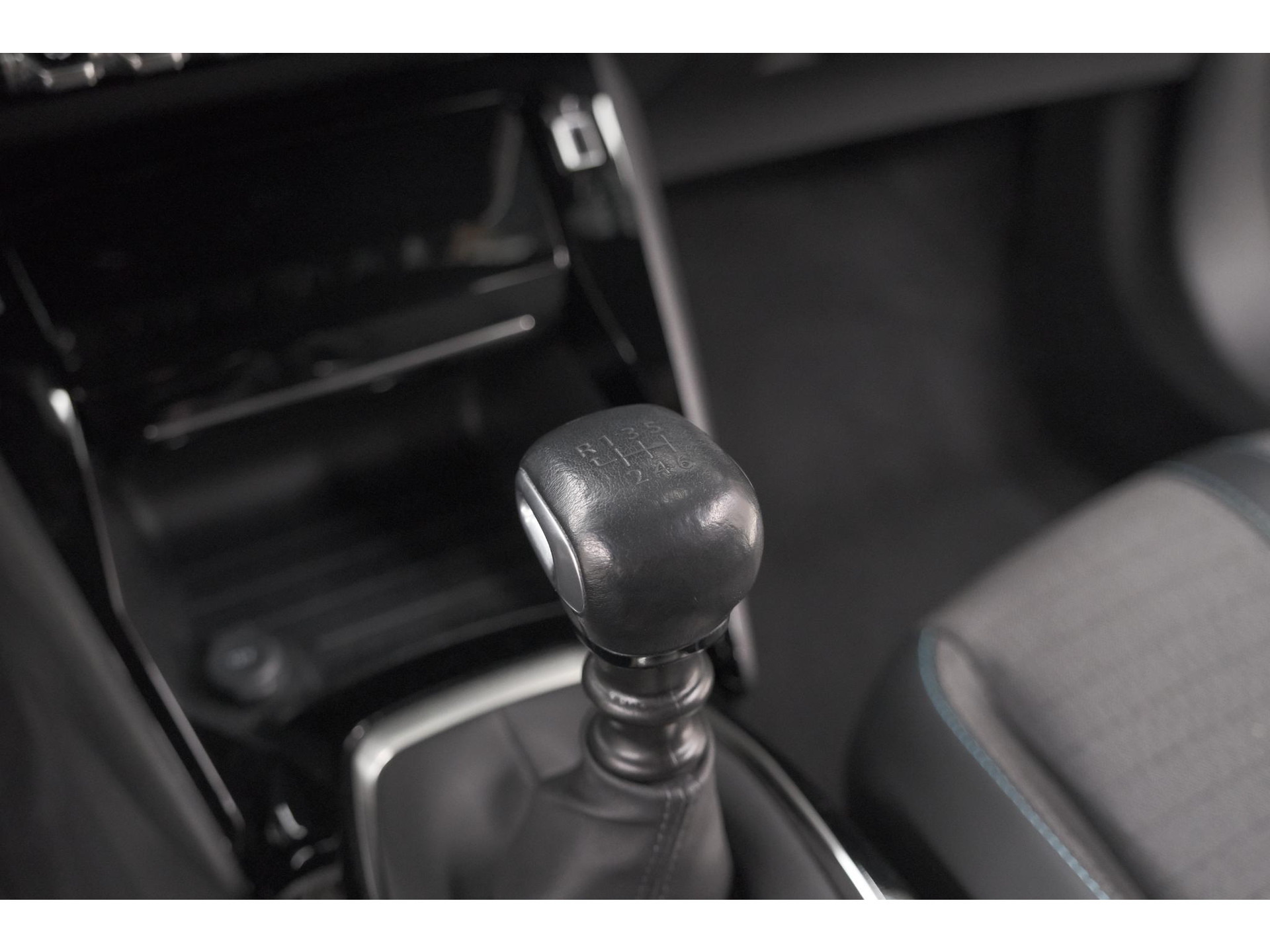 Peugeot 2008 PureTech Allure Pack | Navigatie | Parkeersensoren | Apple Carplay