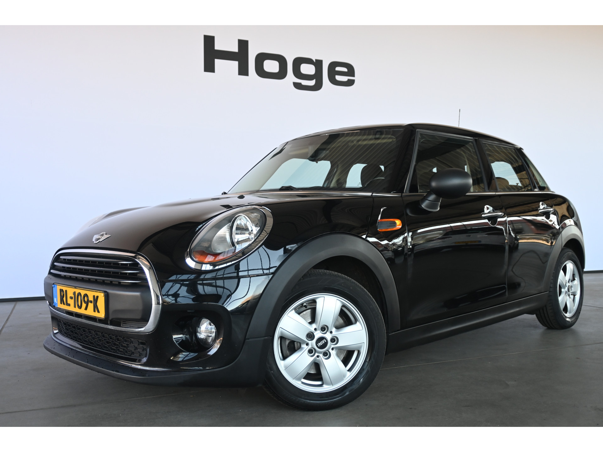 MINI Mini 1.5 Business Nap Airco Cruise control Navigatie Lichtmetaal Inruil mogelijk