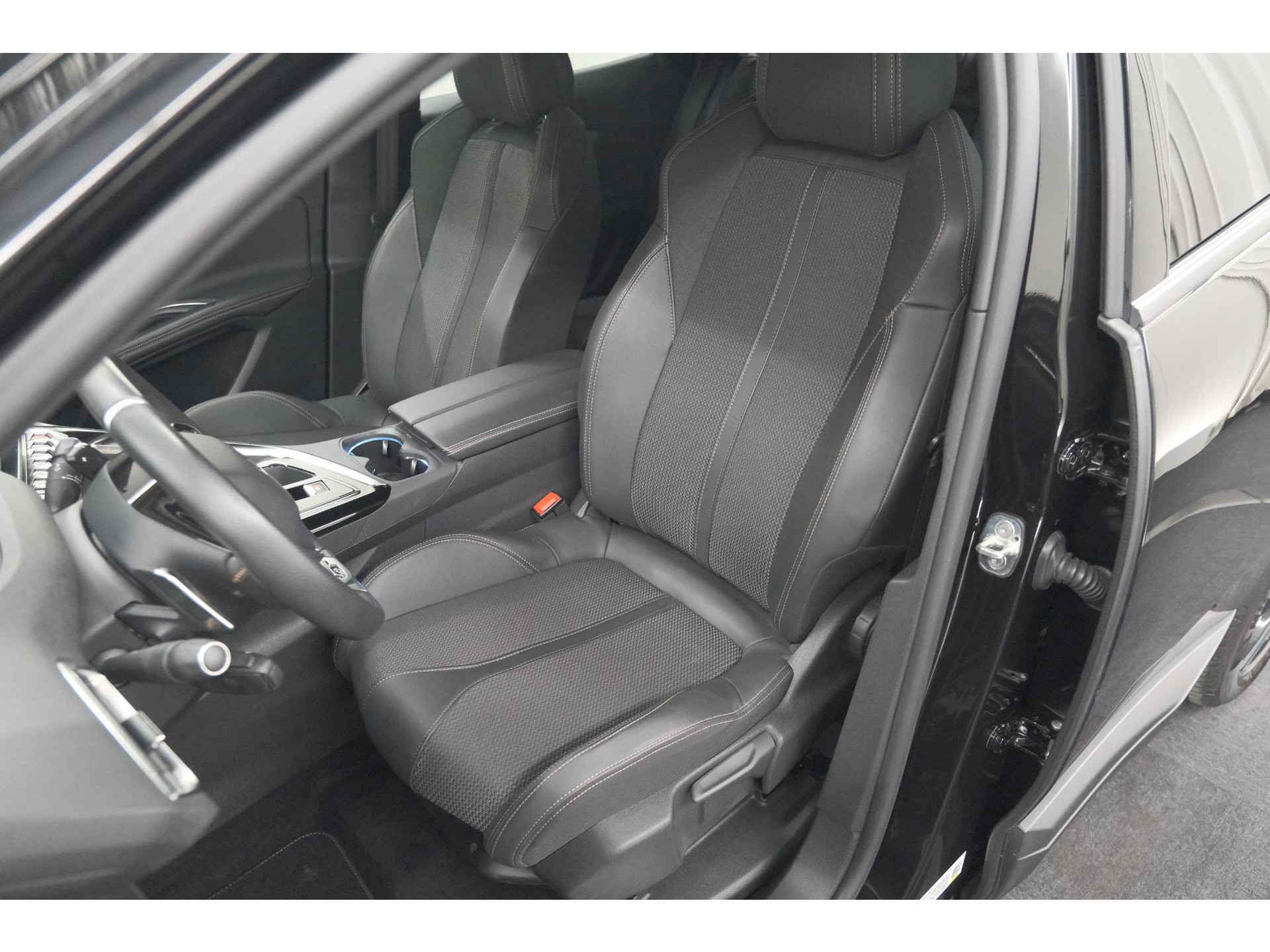 Peugeot 3008 PureTech 130 EAT8 GT Black Pack | Camera | Adaptieve Cruise Control | Elektronische Kofferklep | Apple Carplay