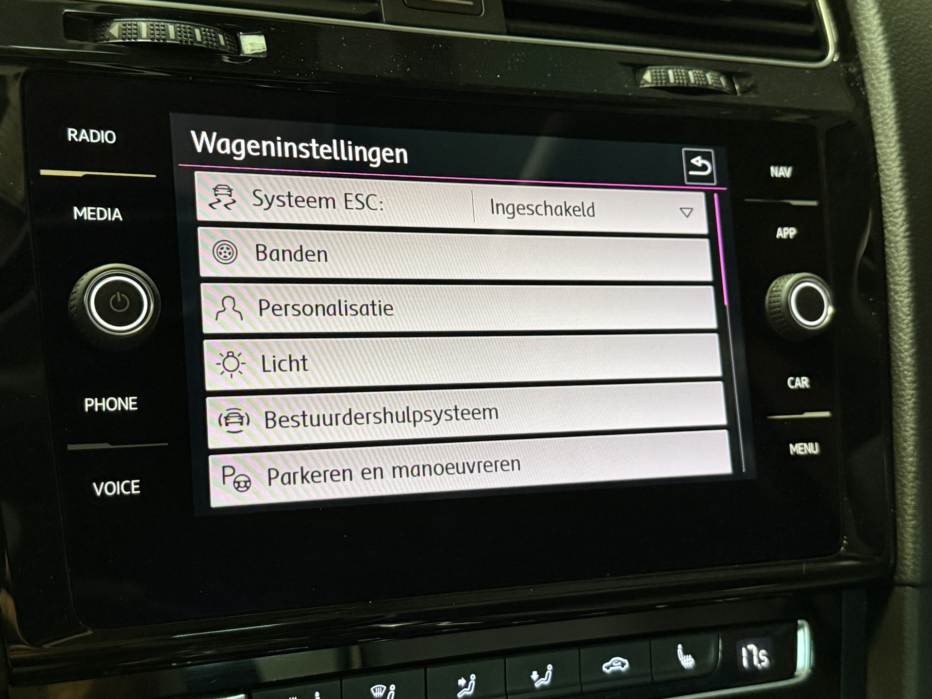 Volkswagen Golf 1.5 TSI Highline Business R | Distr.riem vv 207.000km | Stoel/Stuurverw. | Panoramadak |