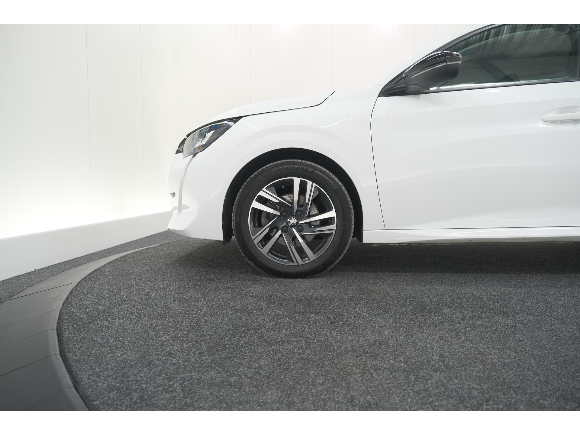 Peugeot 208 PureTech 100 Allure Pack | Camera | Apple Carplay | Stoelverwarming | Parkeersensoren