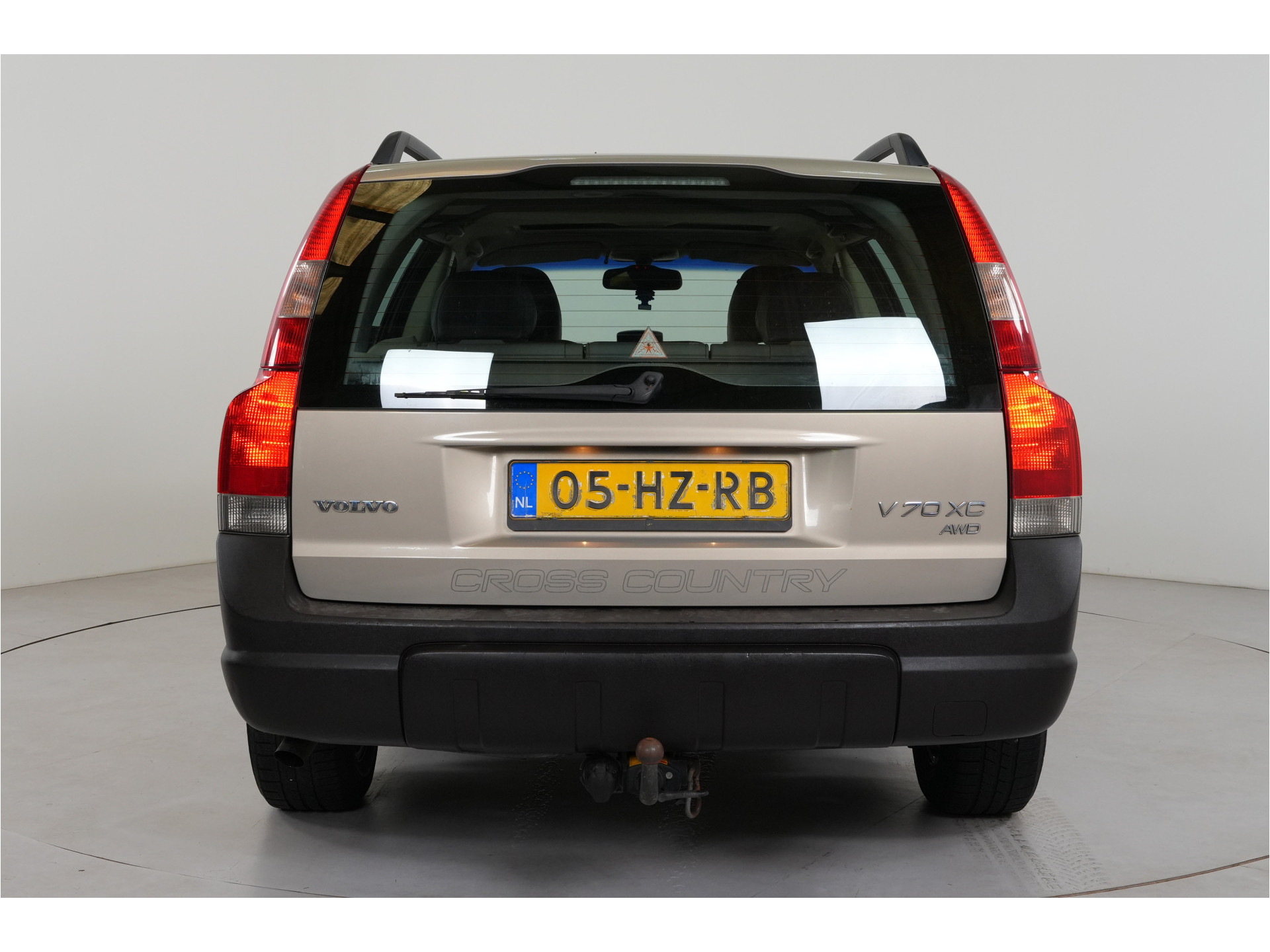 Volvo V70 Cross Country 2.4 T Geartr. Comf. | Blijvend Youngtimer | Trekhaak | Lage stand |