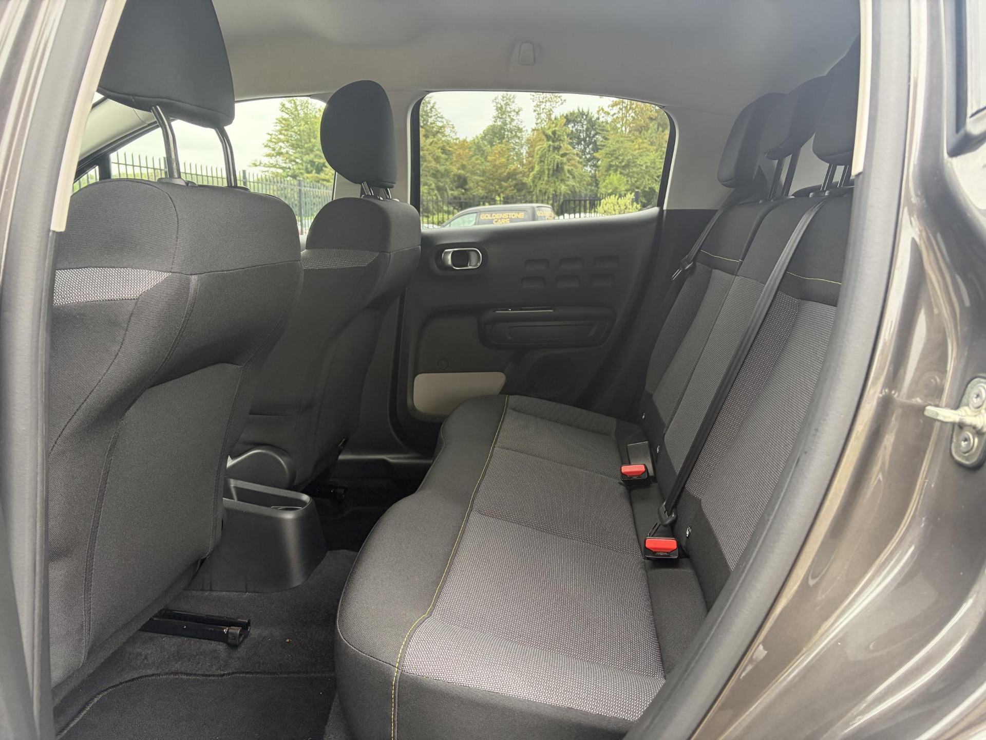 Citroen C3 1.2 PureTech S&S Shine D-riem vv in 02-2025 l 1e Eigenaar l Dealer Onderhouden l 110pk l Navi l Camera l Carplay l Clima l Cruise l Lm velgen l 6 Bak l Rijstrooksensor l Pdc l N.A.P l Apk tot 03-2027