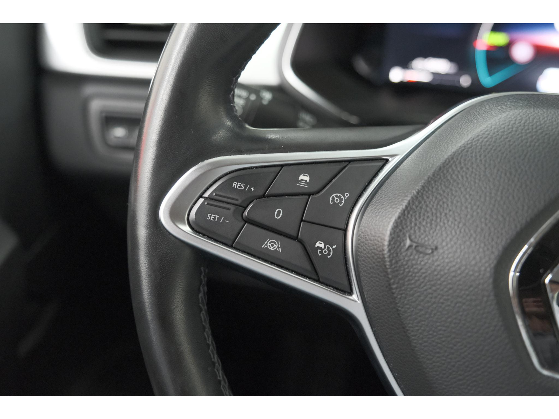 Renault Captur 1.6 E-Tech Plug-in Hybrid 160 Intens | Trekhaak | Camera | Adaptieve Cruise Control | Dodehoekdetectie