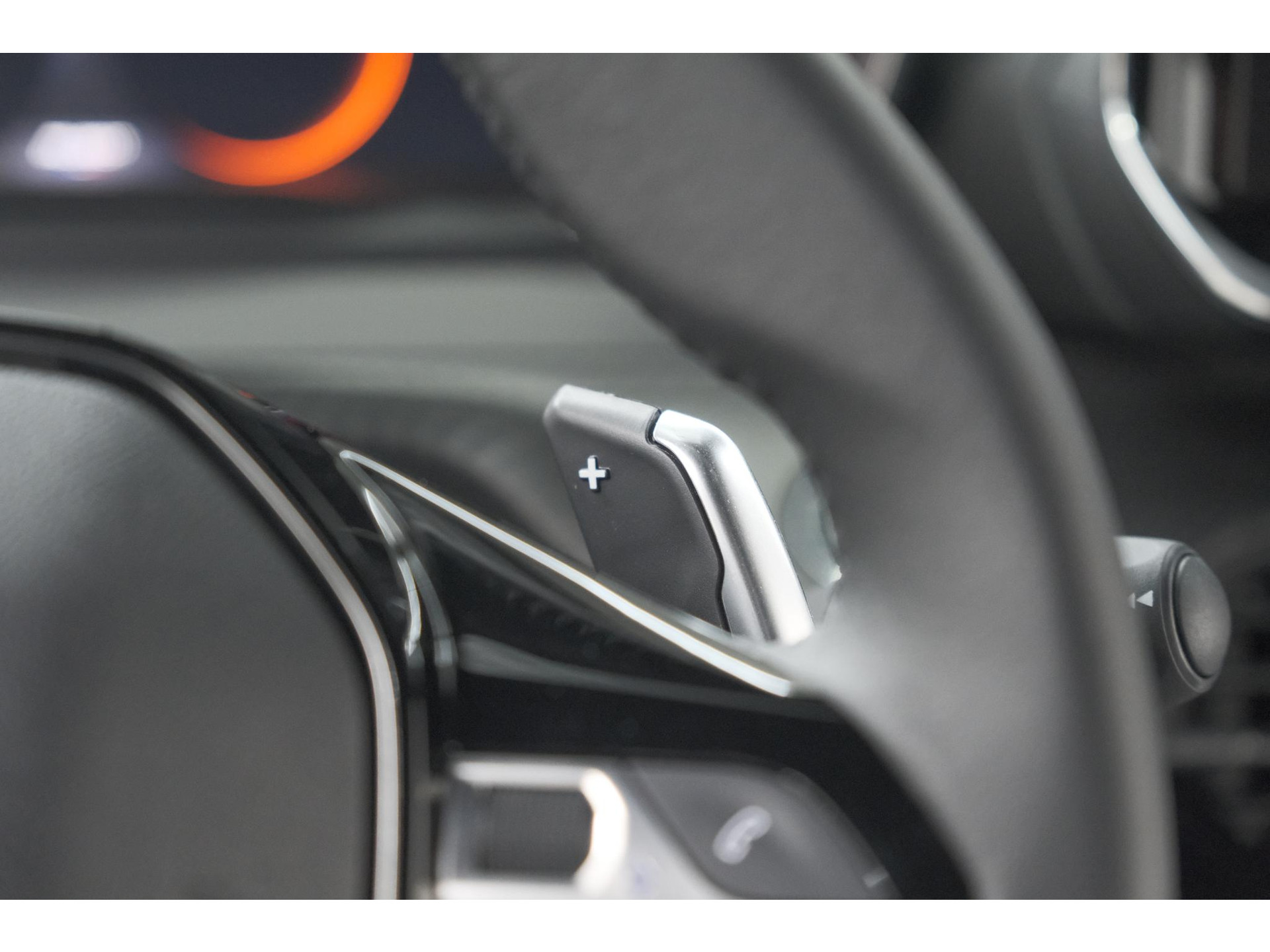 Peugeot 2008 1.2 Hybrid 145 Allure | 360 Camera | Adaptieve Cruise Control | Dodehoekdetectie | Apple Carplay