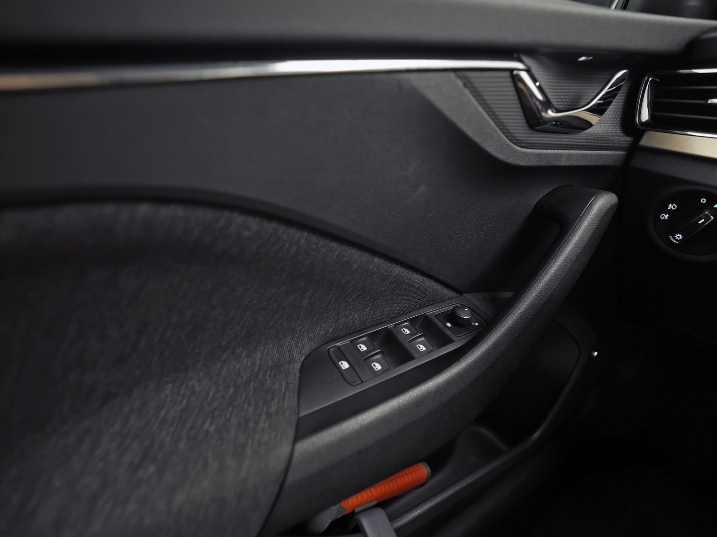 Škoda Scala 1.0 TSI Sport Automaat (GROOT NAVI, VIRTUAL COCKPIT, CLIMATE, APPLE CARPLAY, STOELVERWARMING, NIEUWE APK, NIEUWSTAAT)