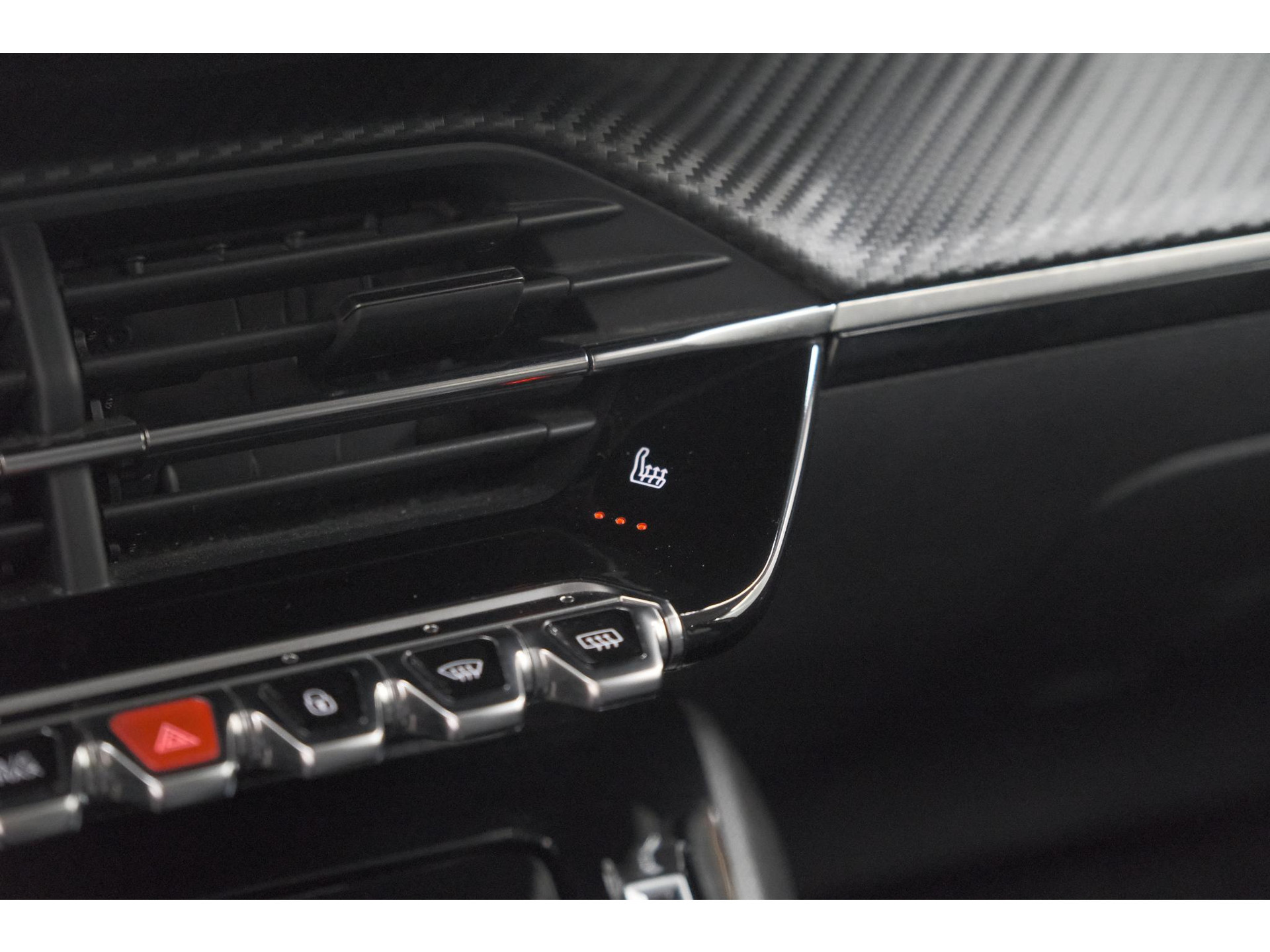 Peugeot 2008 PureTech 130 Allure Pack | Trekhaak | Adaptieve Cruise Control | Camera | Stoelverwarming