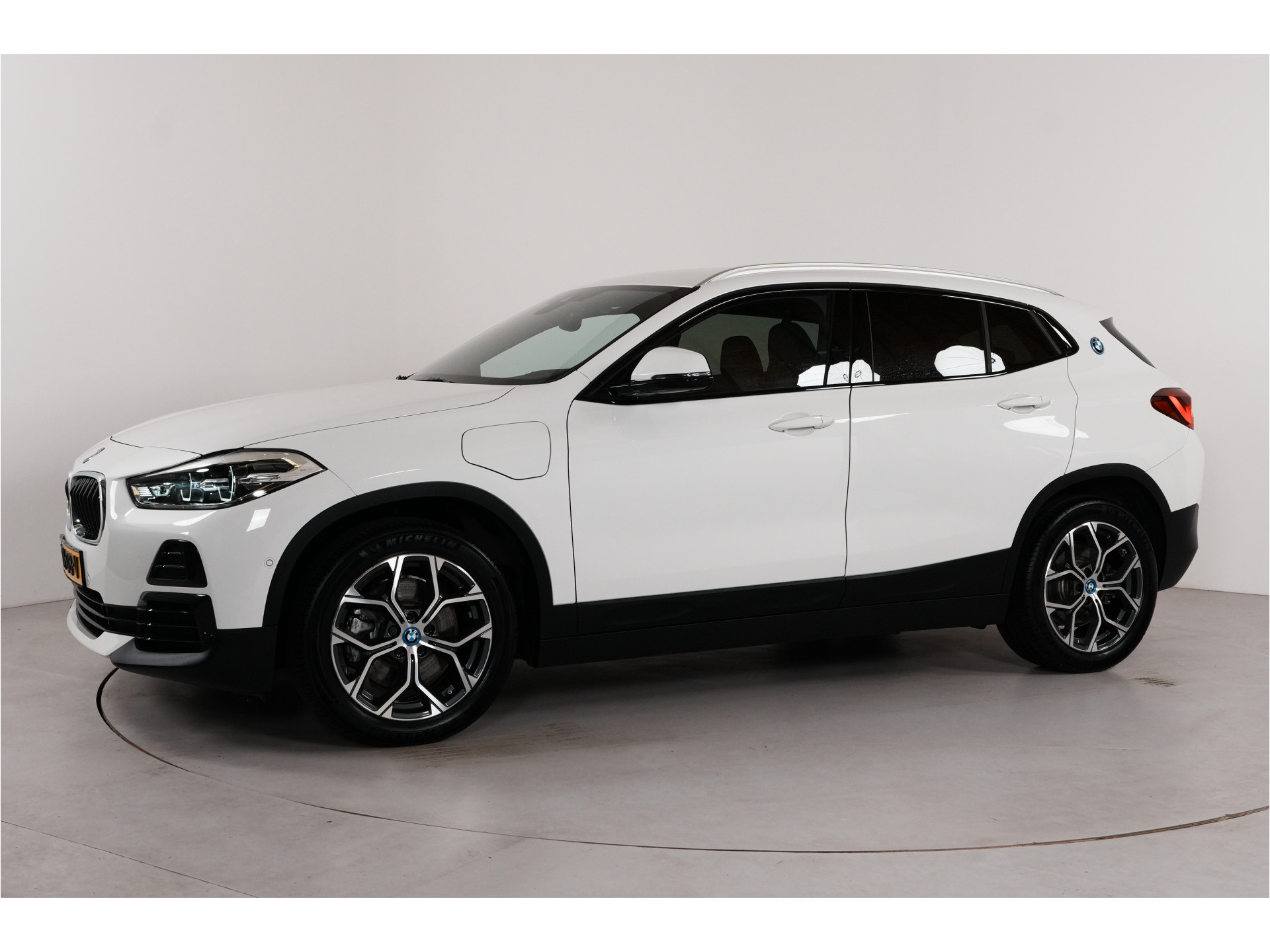 BMW X2 xDrive25e PHEV 220 pk | SOH 92% | M Sport int. | Adaptive Cruise  | Camera |