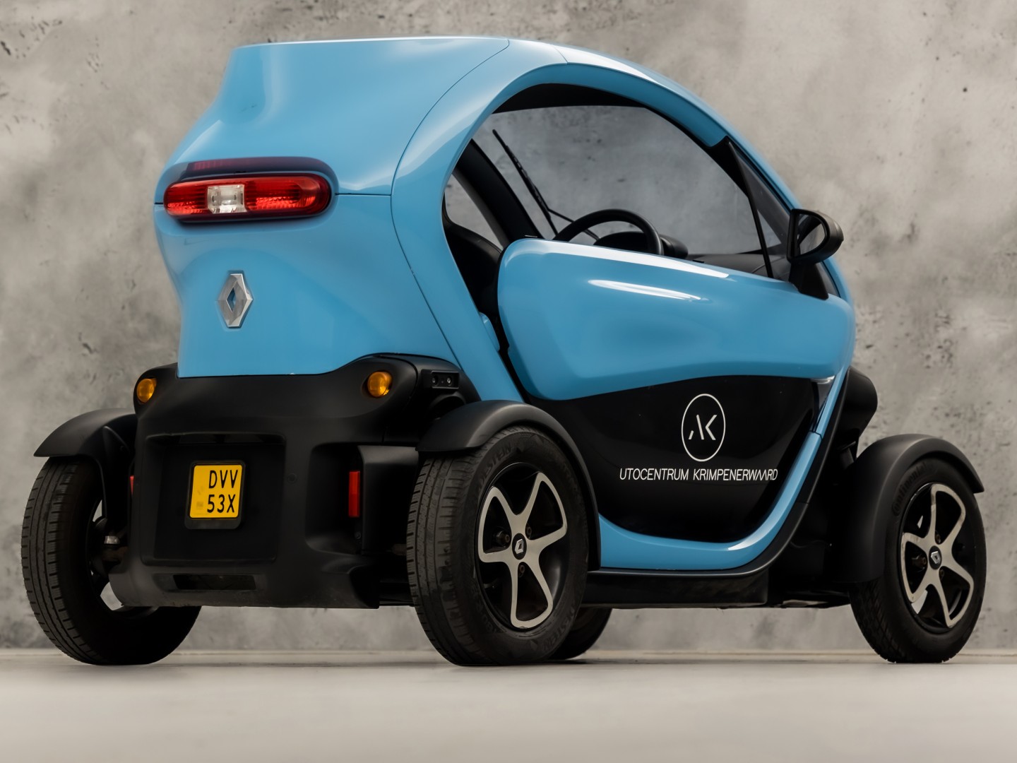 Renault Twizy Life (45 KMH, BROMMER KENTEKEN, ZWART LEDER, PARKEERSENSOREN, SPORTSTOEL, NIEUWSTAAT)
