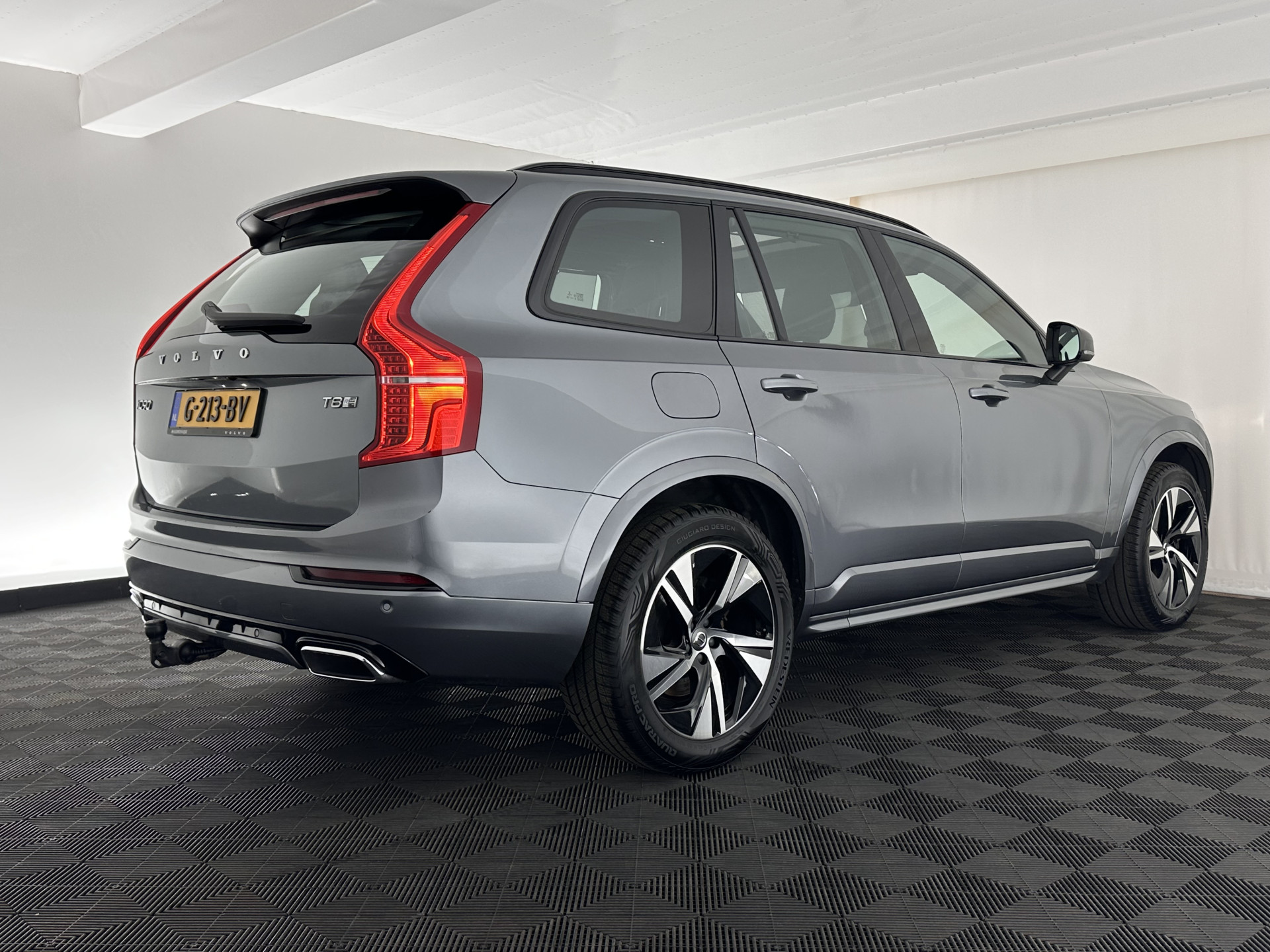 Volvo XC90 2.0 T8 R-Design Twin Engine AWD [ 7-Pers. ] (Plug-In) Aut. *PANO | LEATHER-ALCANTARA | FULL-LED | MEMORY-PACK | DIGI-COCKPIT | NAVI-FULLMAP | CARPLAY | ECC | HEATED-SPORTSEATS | LANE-ASSIST | PDC | HEAD-UP | TOWBAR | 20"ALU*