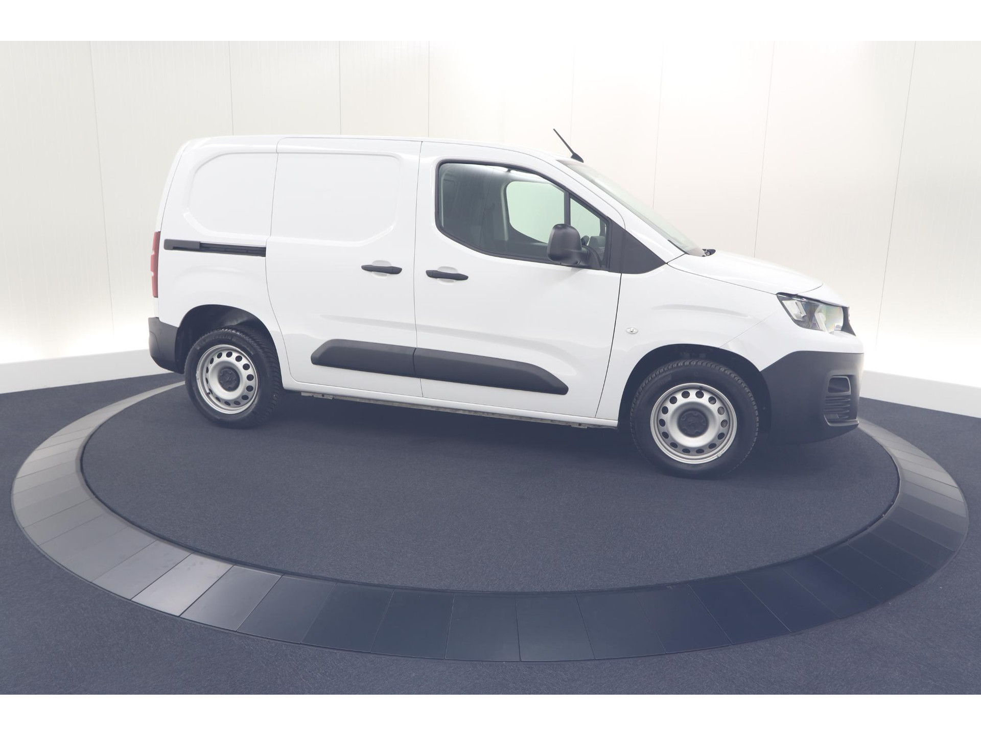 Peugeot Partner 1.5 BlueHDi 100 S&S L1 | Trekhaak | Laadruimte Pakket | Allseason Banden | Cruise Control