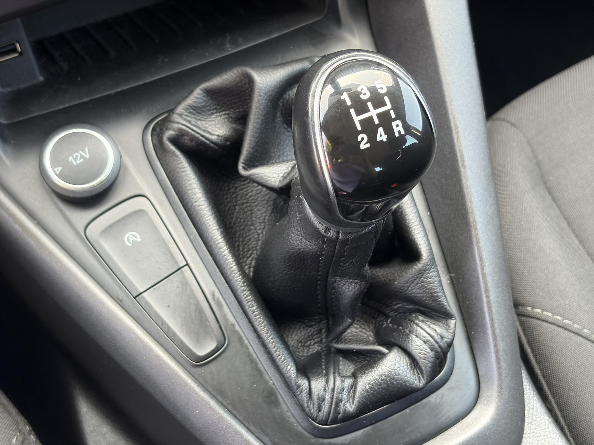 Ford Focus 1.0 Trend Edition Dealer Onderhouden,Trekhaak,Navi,Airco,Cruise,2e Eigenaar,N.A.P,102pk,Apk tot 09-2027