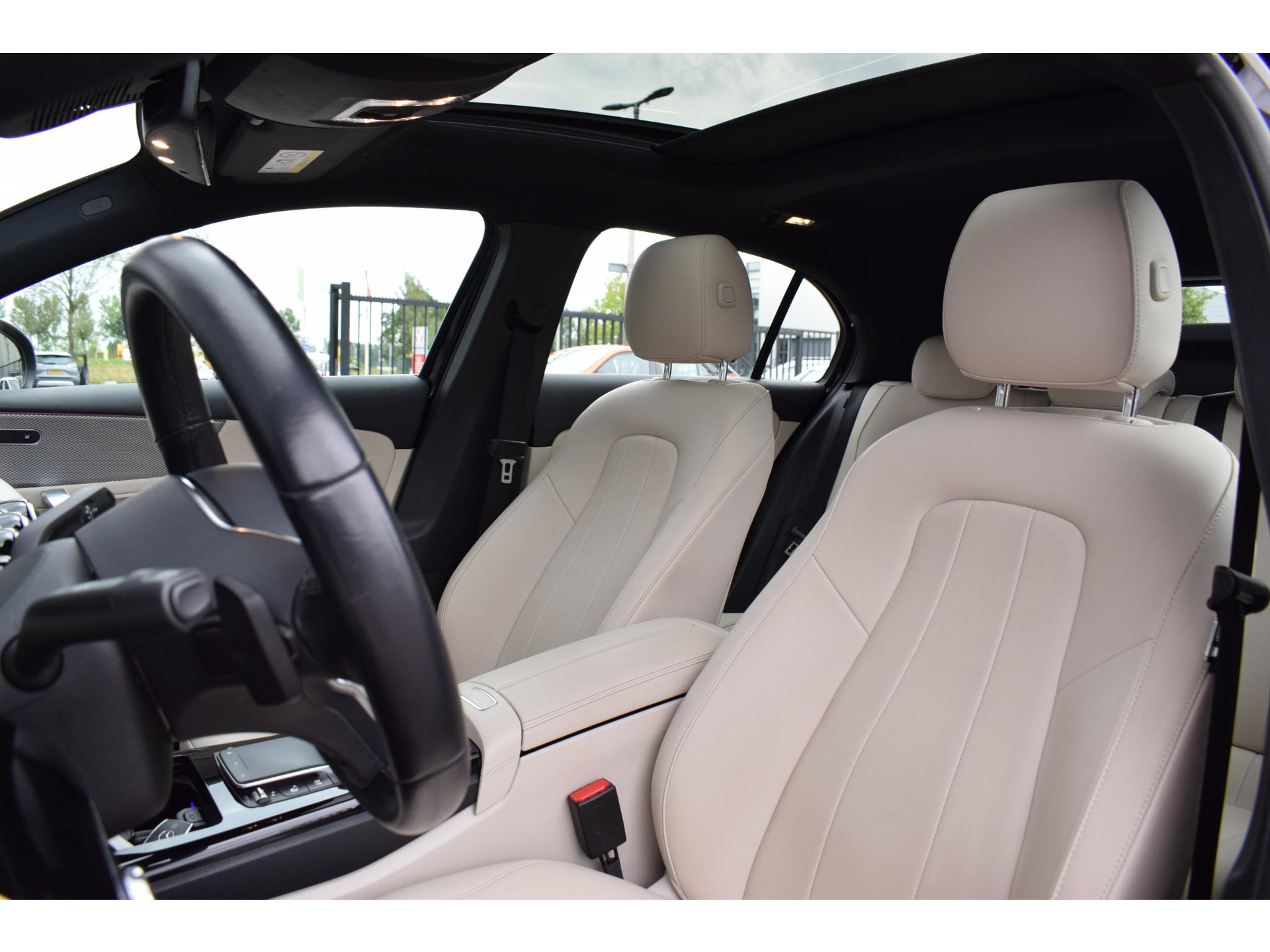 Mercedes-Benz A-klasse 250 e Business Solution Luxury Limited | Pano | Leer | Burmester | SOH: 94,3% | Stoelverwarming